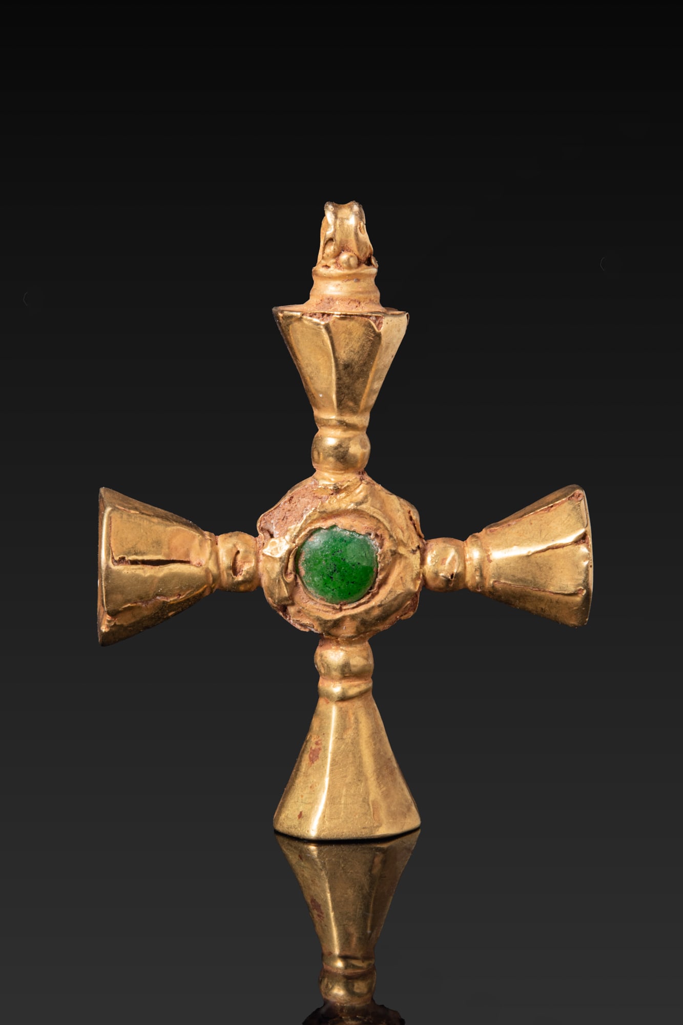 BYZANTINE HOLLOW HIGH KARAT GOLD CROSS PENDANT WITH CENTRAL EMERALD (1 of 3)
