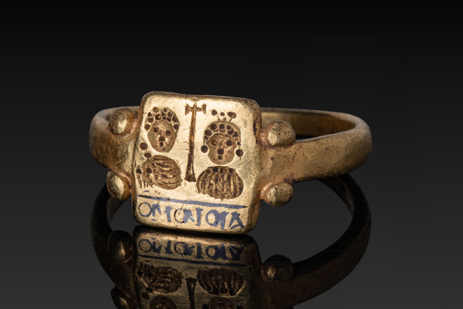 BYZANTINE MARRIAGE HIGH KARAT GOLD AND NIELLO RING DEPICTING A COUPLE AND INSCRIPTION OMONOIA (1 of 3)