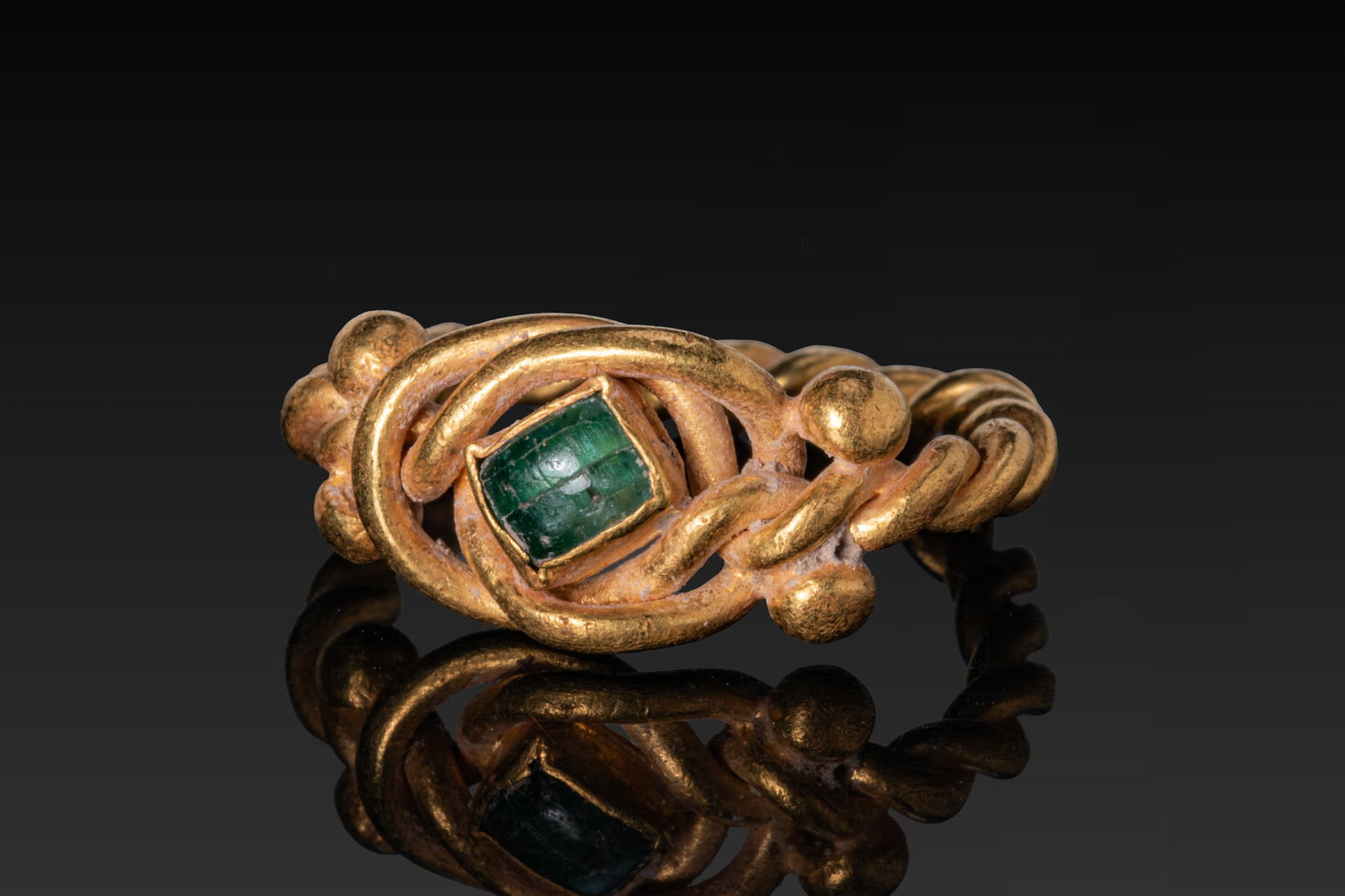 BYZANTINE OPENWORK HIGH KARAT GOLD RING WITH CENTRAL EMERALD (1 of 3)