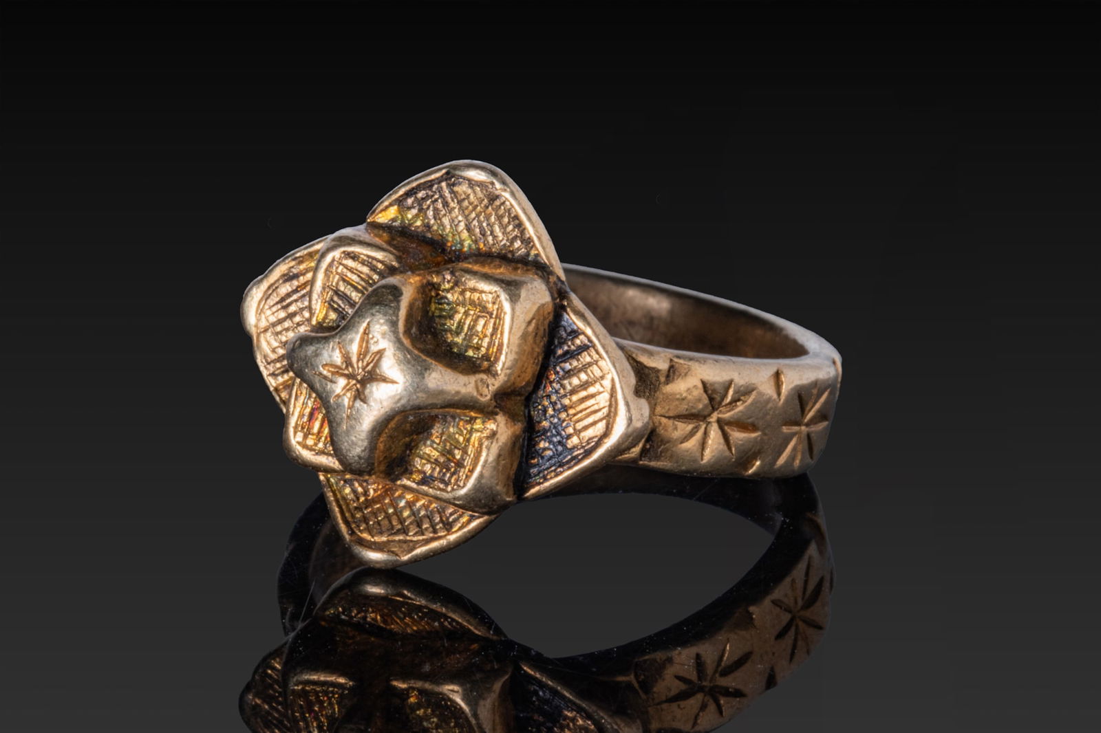 MEDIEVAL SILVER-GILT RING WITH ENGRAVED STAR (1 of 5)