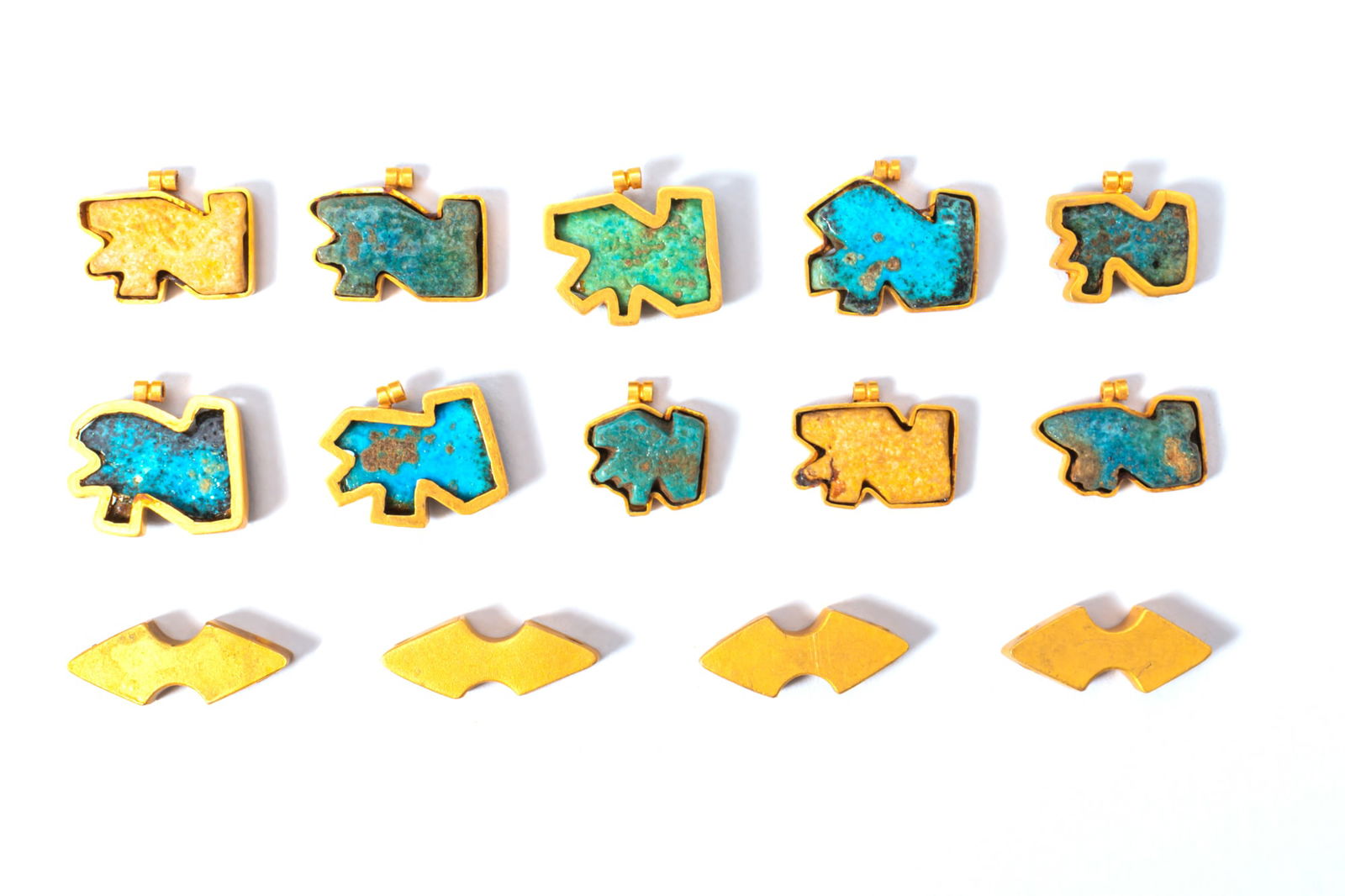 COLLECTION OF EGYPTIAN GOLD PENDANTS AND FAIENCE WADJET AMULETS (1 of 3)