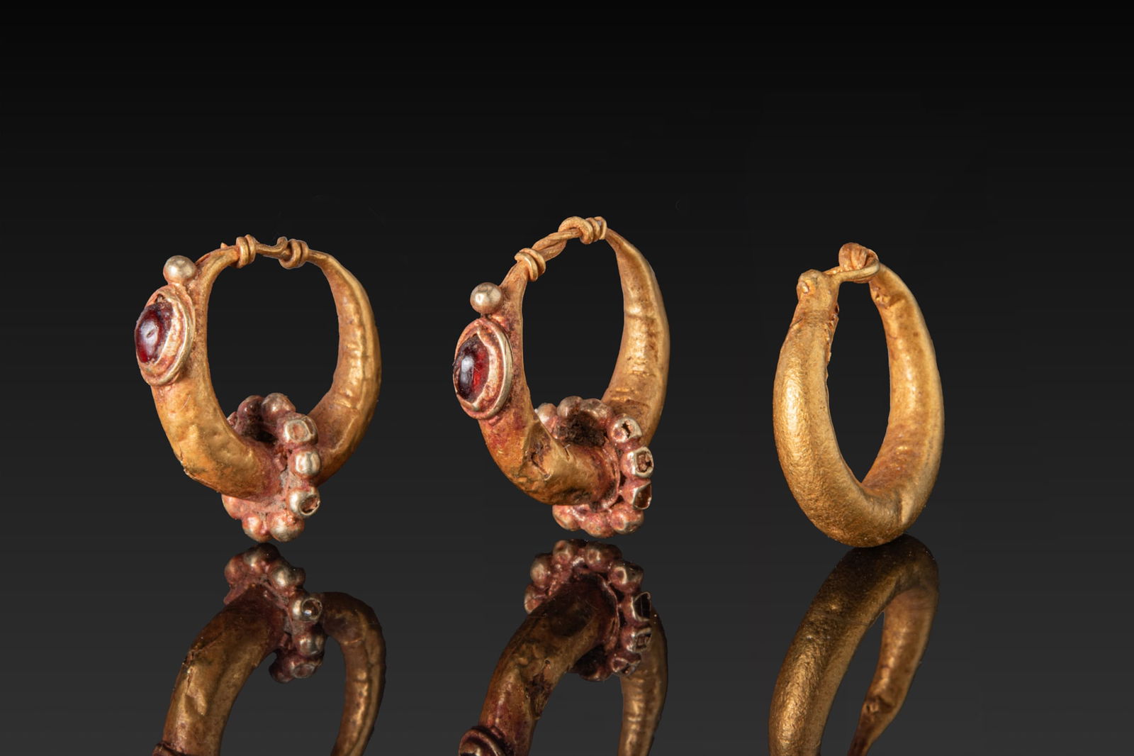 COLLECTION OF HELLENISTIC GOLD EARRINGS (1 of 3)