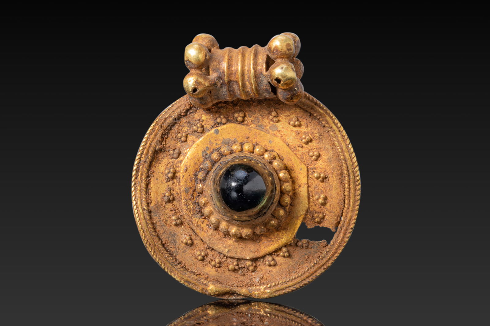 HELLENISTIC HIGH KARAT GOLD MEDALLION WITH CENTRAL CABOCHON AND GRANULATION (1 of 5)