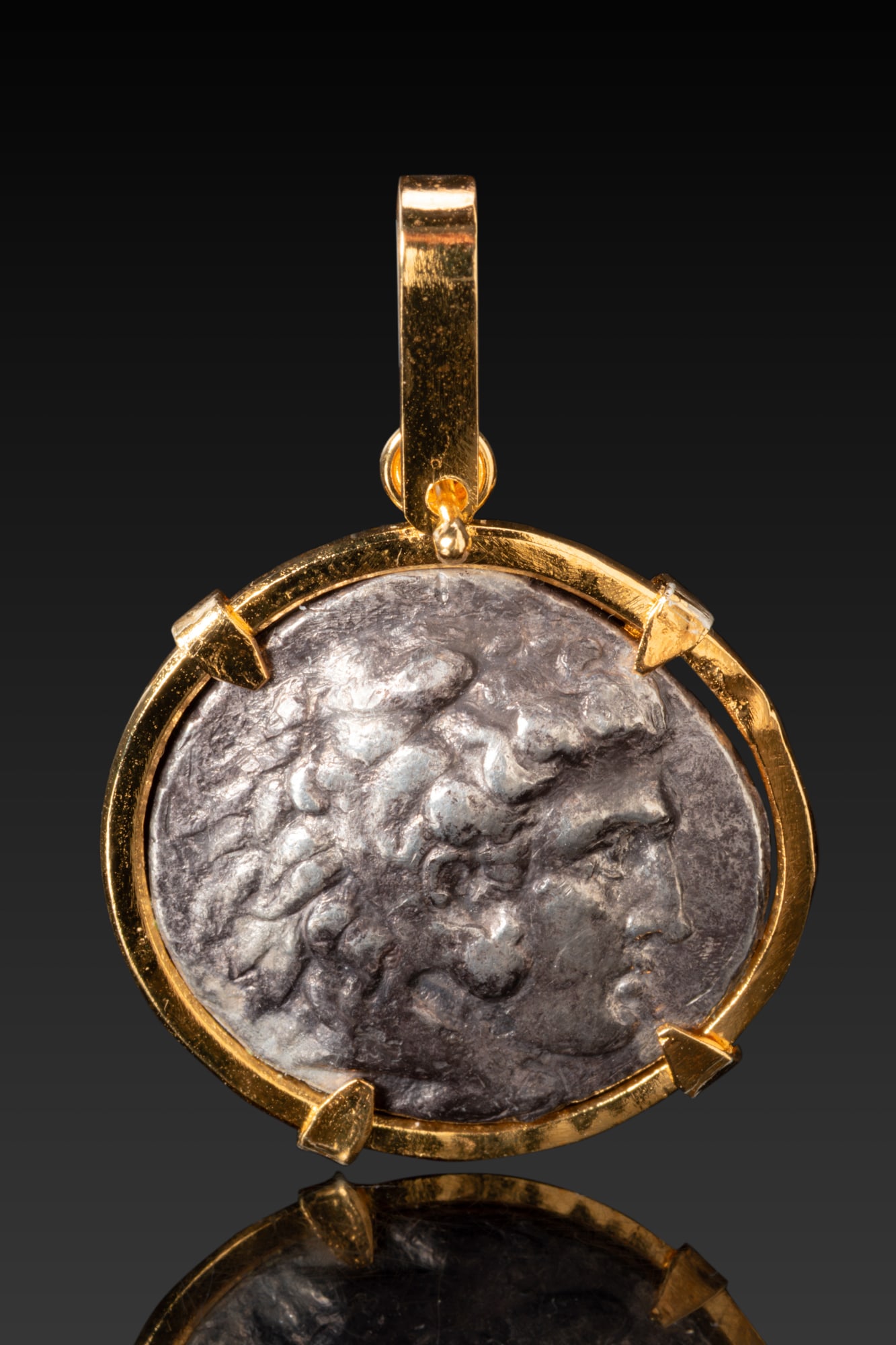 HELLENISTIC SILVER TETRADRACHM OF ALEXANDER THE GREAT IN SILVER-GILT GOLD PENDANT MOUNT (1 of 3)