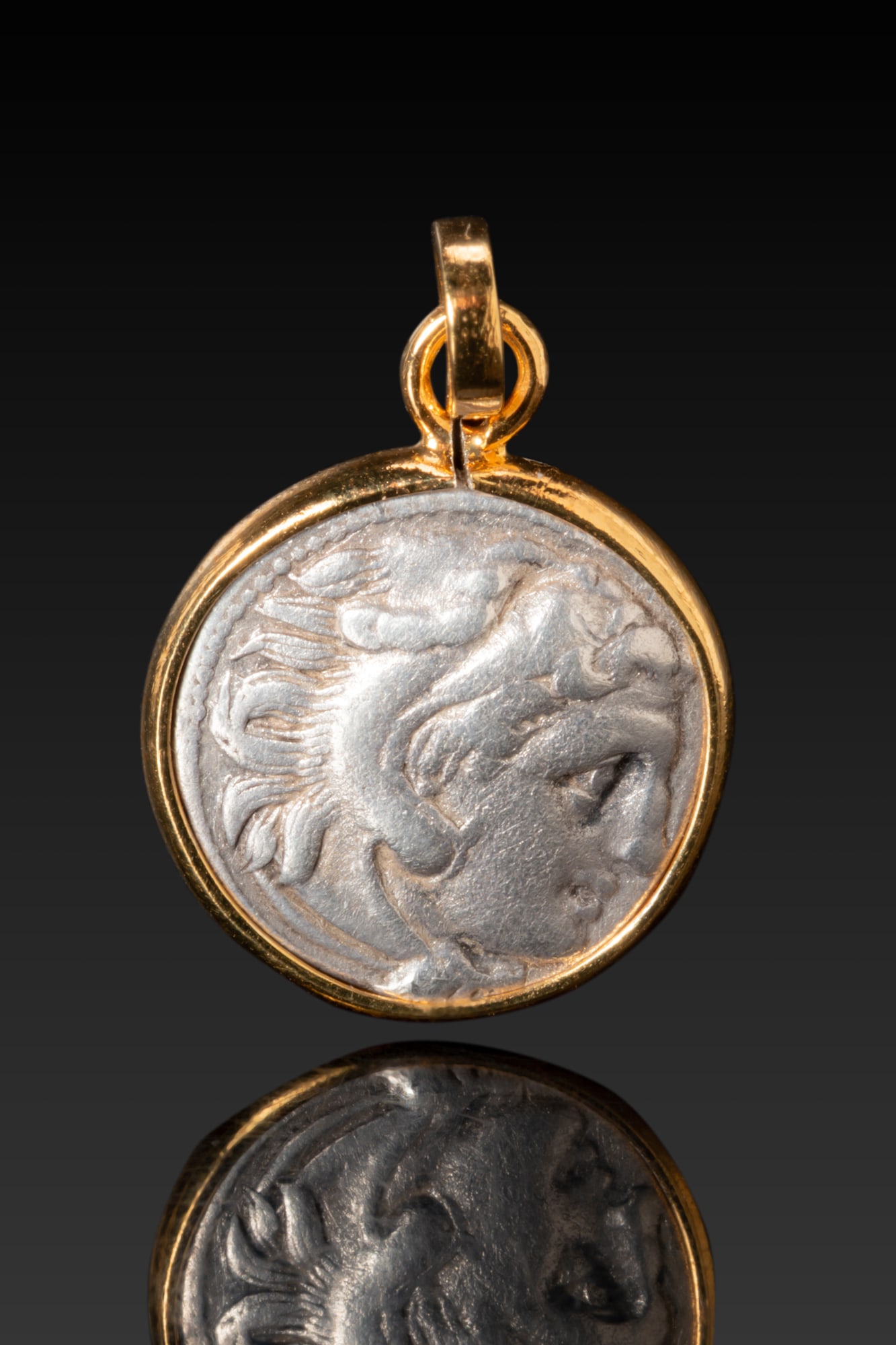 HELLENISTIC SILVER DRACHM OF ALEXANDER THE GREAT IN SILVER-GILT GOLD PENDANT MOUNT (1 of 3)