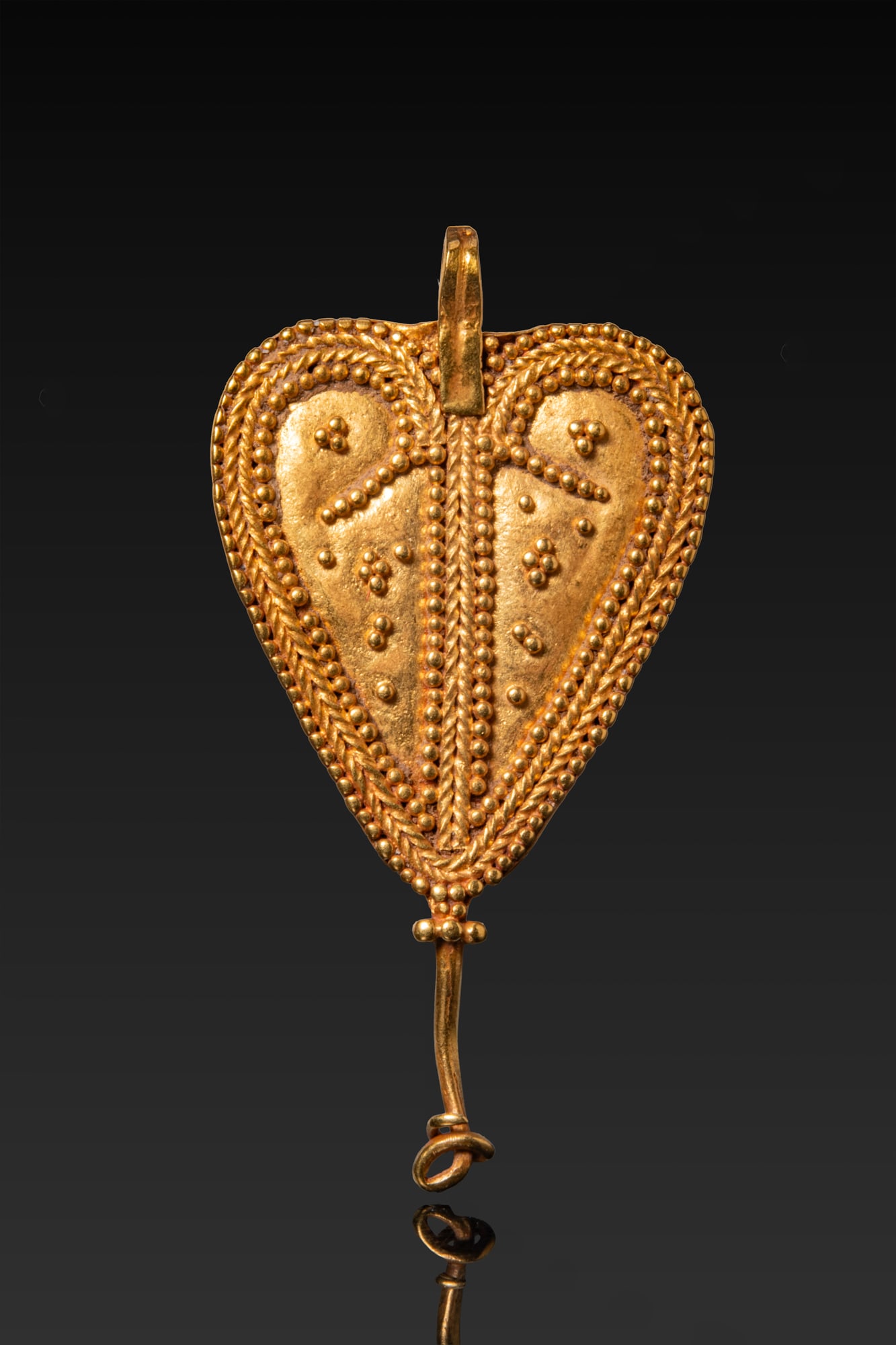 RARE HELLENISTIC HIGH KARAT GOLD HEART-SHAPED PENDANT (1 of 10)