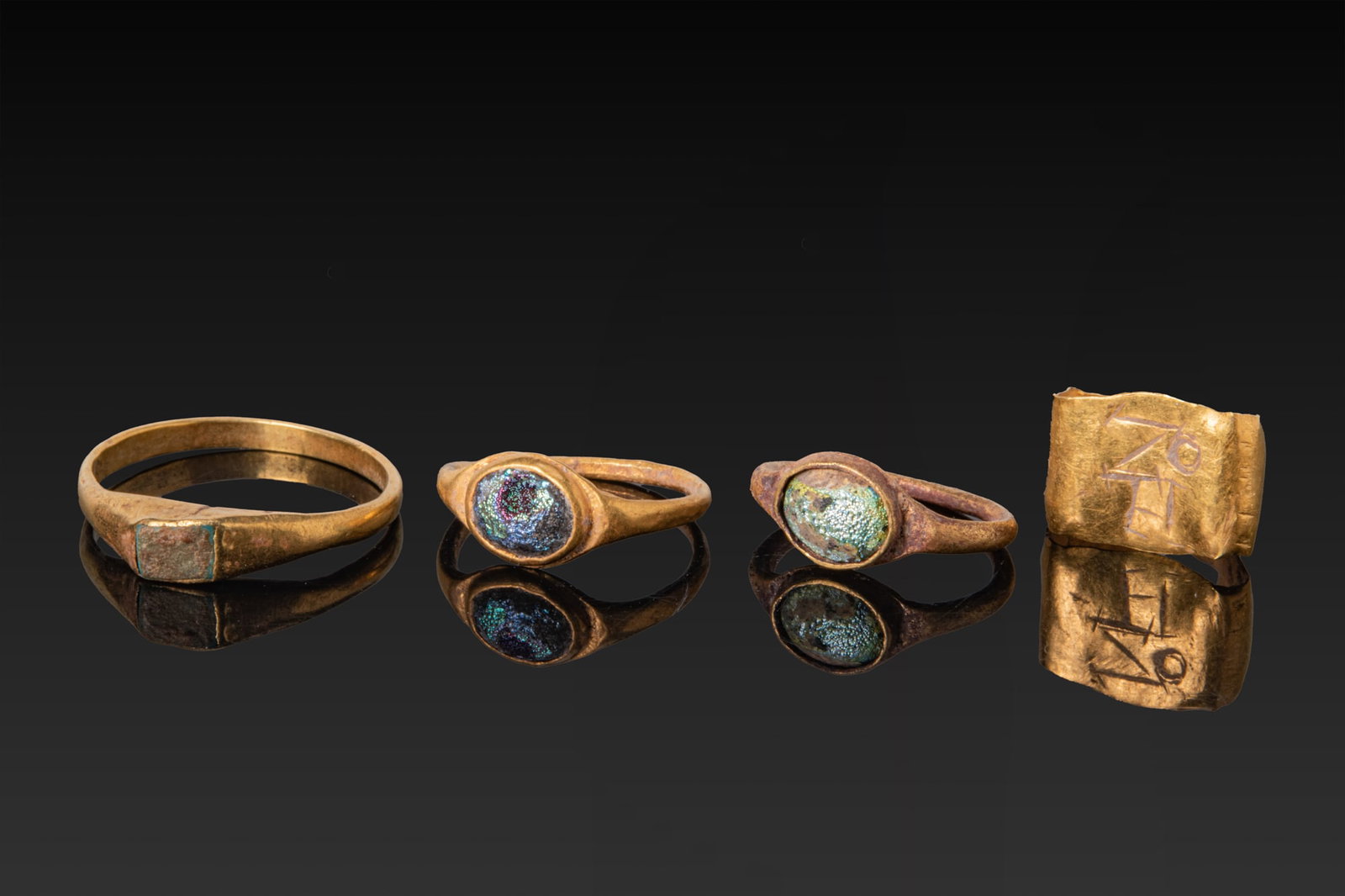 COLLECTION OF ROMAN AND BYZANTINE GOLD RINGS (1 of 3)