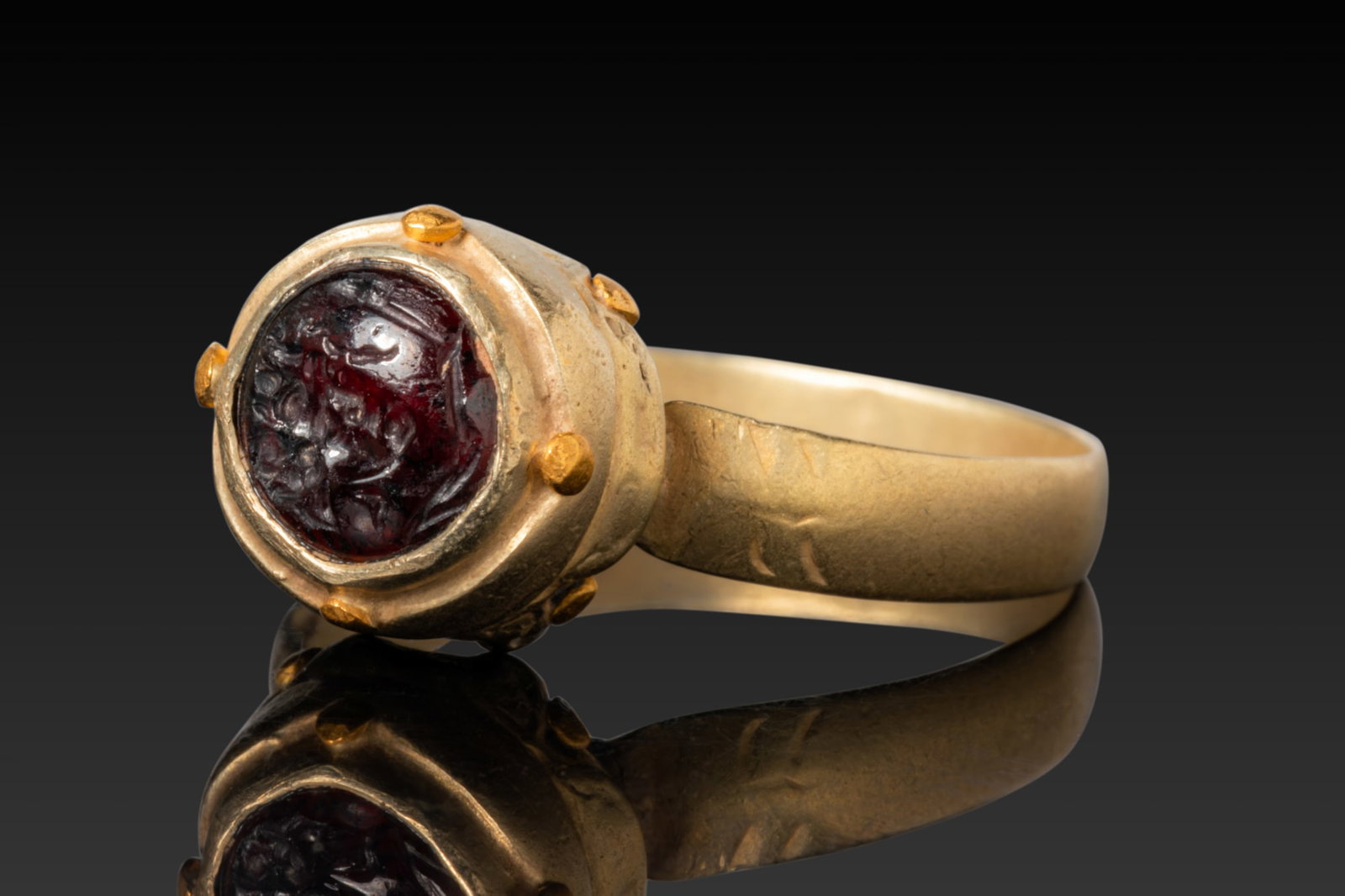 ROMAN GOLD RING WITH RED GARNET INTAGLIO DEPICTING HEAD OF GOD (1 of 3)