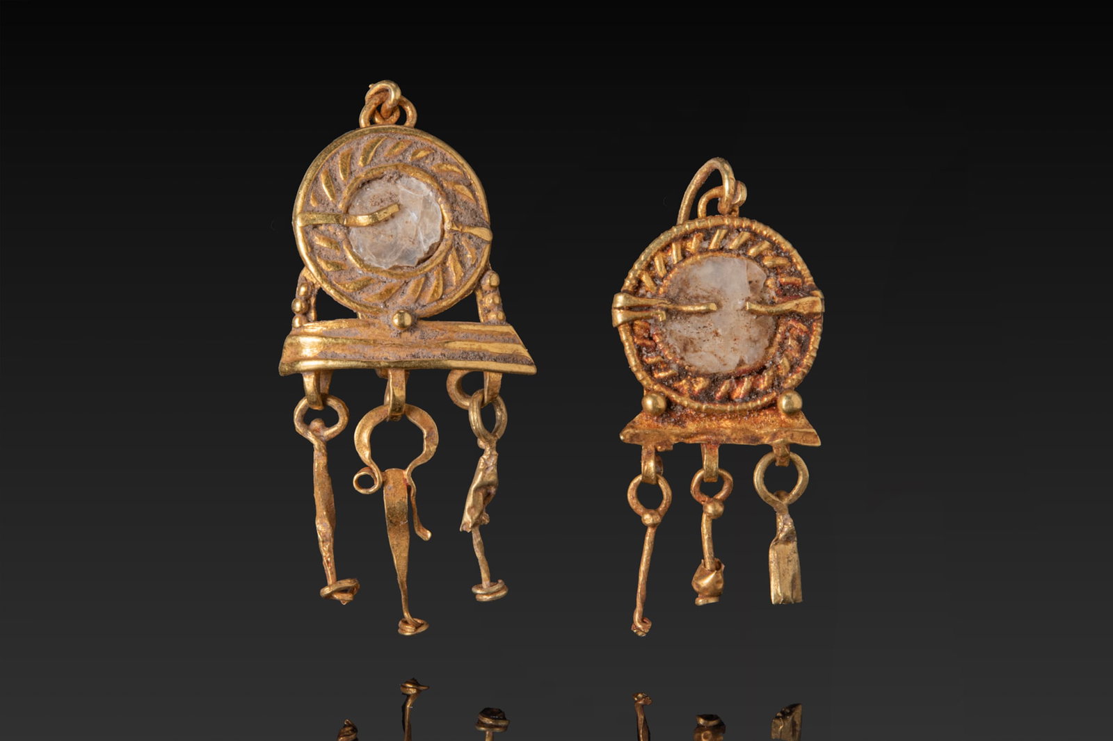 MATCHED PAIR OF ROMAN GOLD EARRINGS (1 of 3)