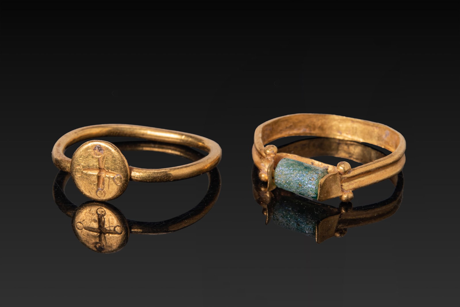 PAIR OF BYZANTINE GOLD RINGS WITH CROSS AND GLASS BEAD (1 of 3)