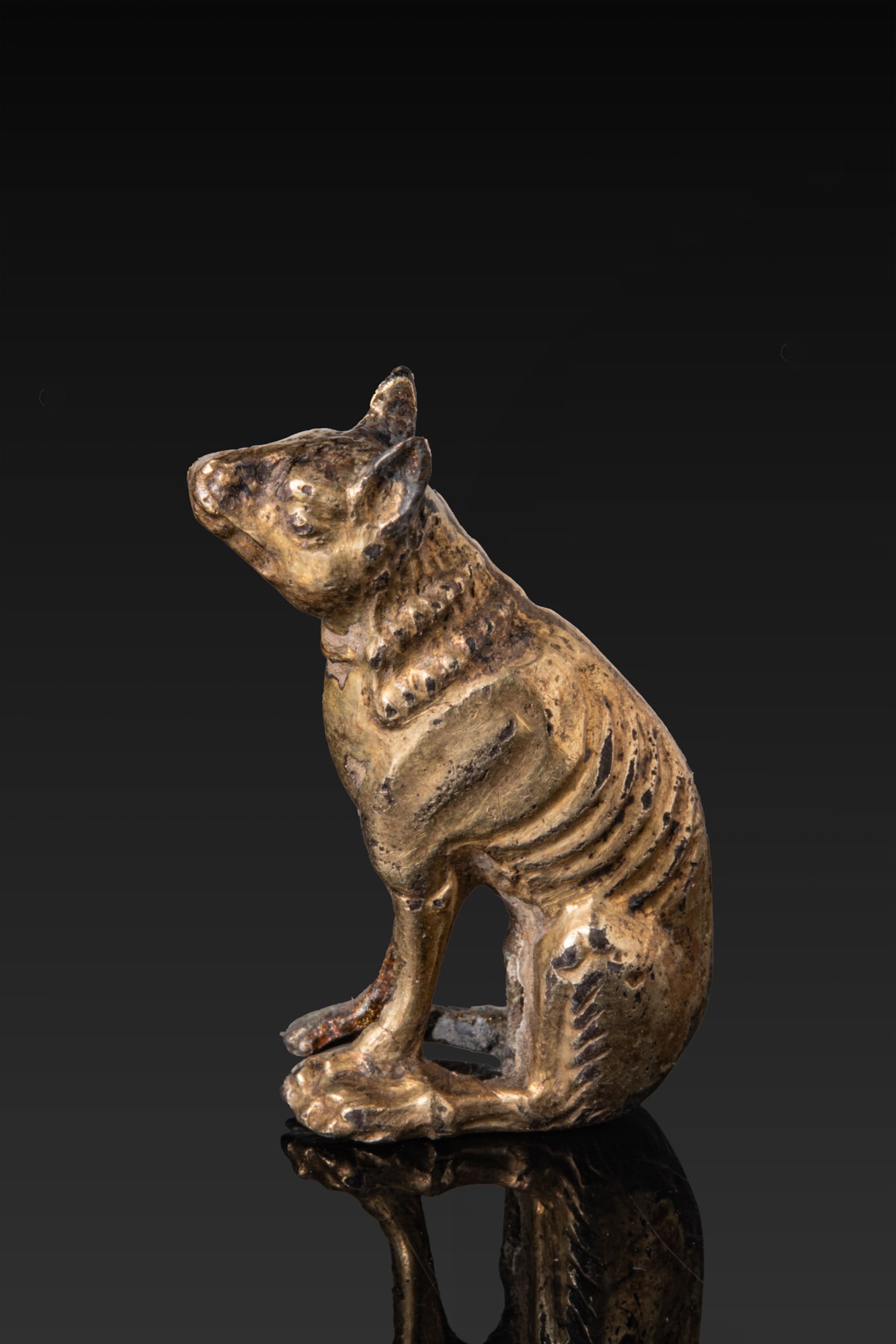 ROMAN SILVER-GILT DOG FIGURINE (1 of 4)