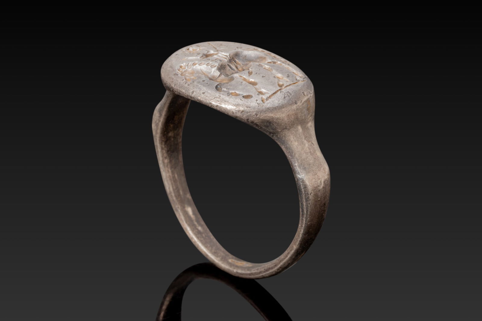 ROMAN SILVER RING WITH HORSEMAN (1 of 3)