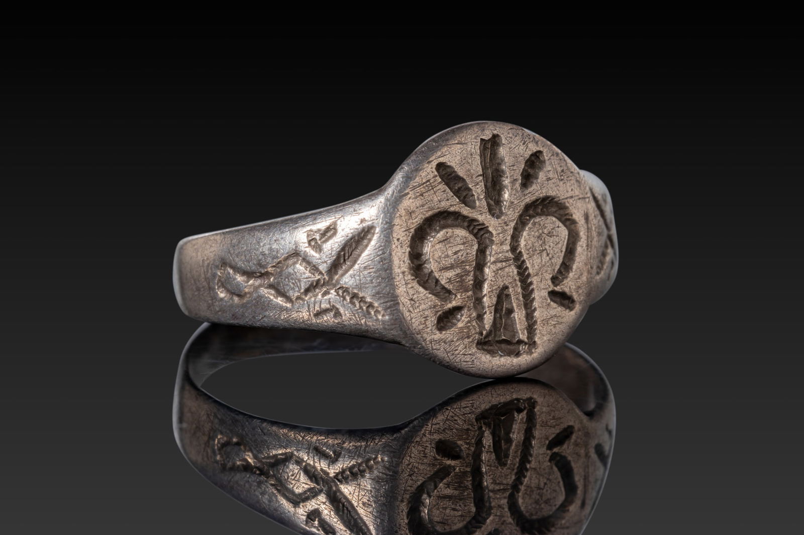 MEDIEVAL SILVER RING WITH FLEUR-DE-LIS (1 of 3)
