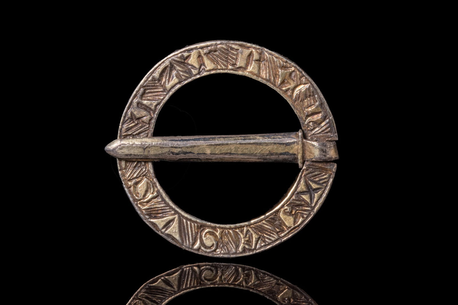 VIKING SILVER-GILT ENGRAVED BROOCH (1 of 5)