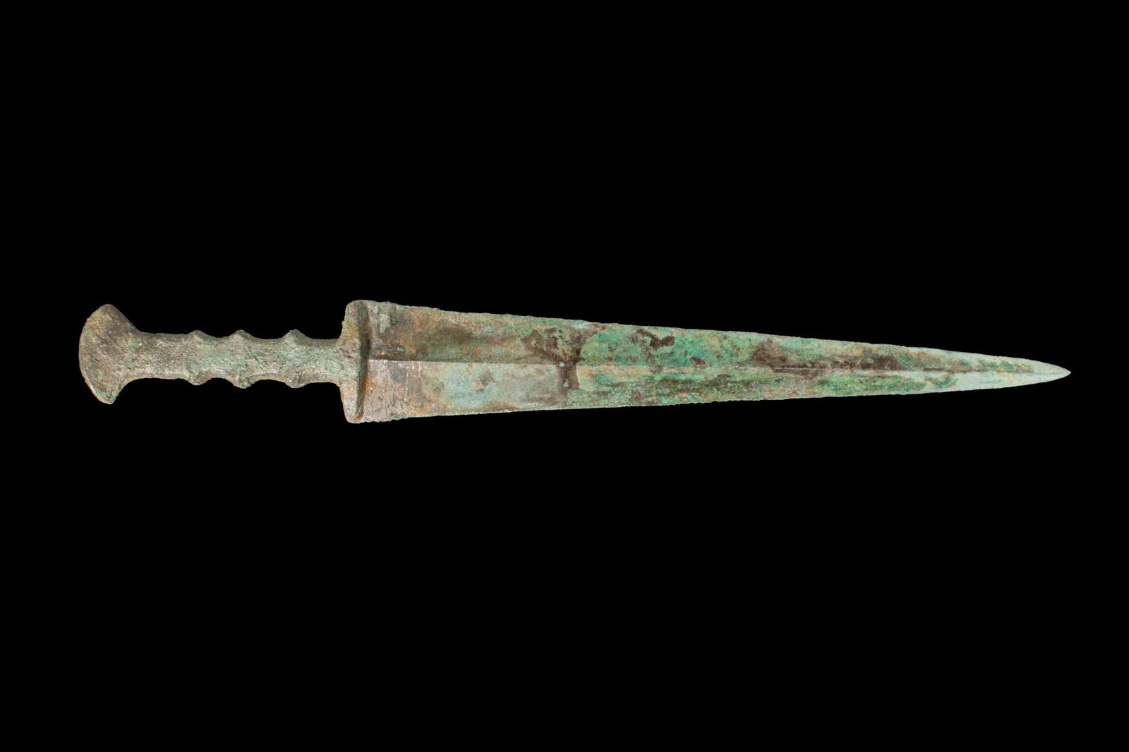 BRONZE AGE / EARLY GREEK PERIOD BRONZE DAGGER: Ca. 1100 - 800 BCA bronze dagger cast in two pieces, with a long triangular blade with a pronounced midrib running to the tip, the hilt with a straight moulded grip ending in a rounded pommel.Size: