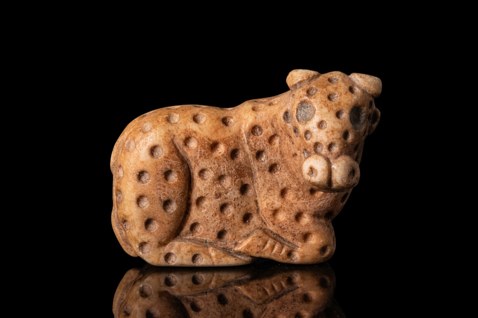 SUMERIAN MARBLE INLAID QUADRUPED AMULET (1 of 4)