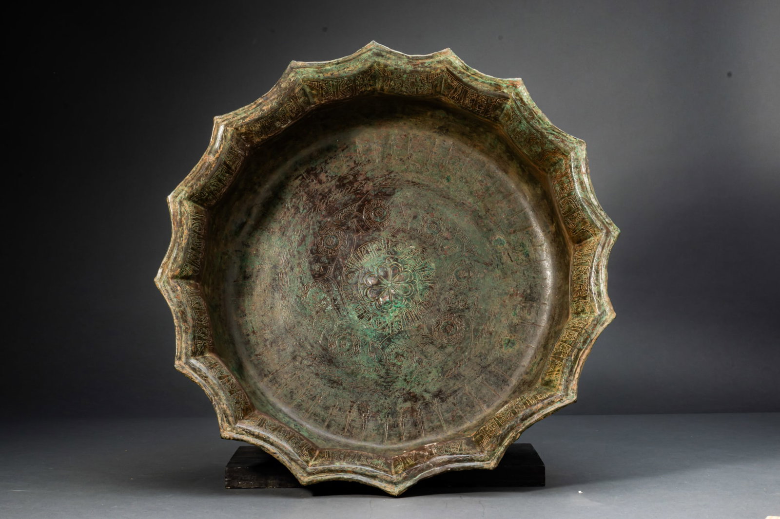 GHAZNAVID BRONZE STAR TRAY WITH FLORAL MOTIFS AND KUFIC INSCRIPTION (1 of 3)