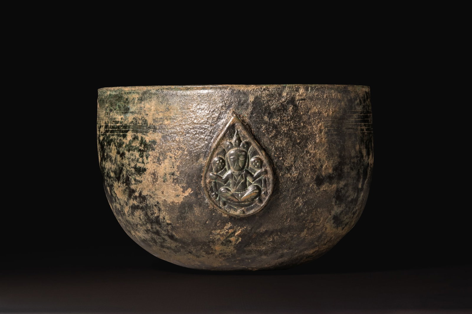 SELJUK BRONZE BOWL WITH WISEMAN (1 of 8)