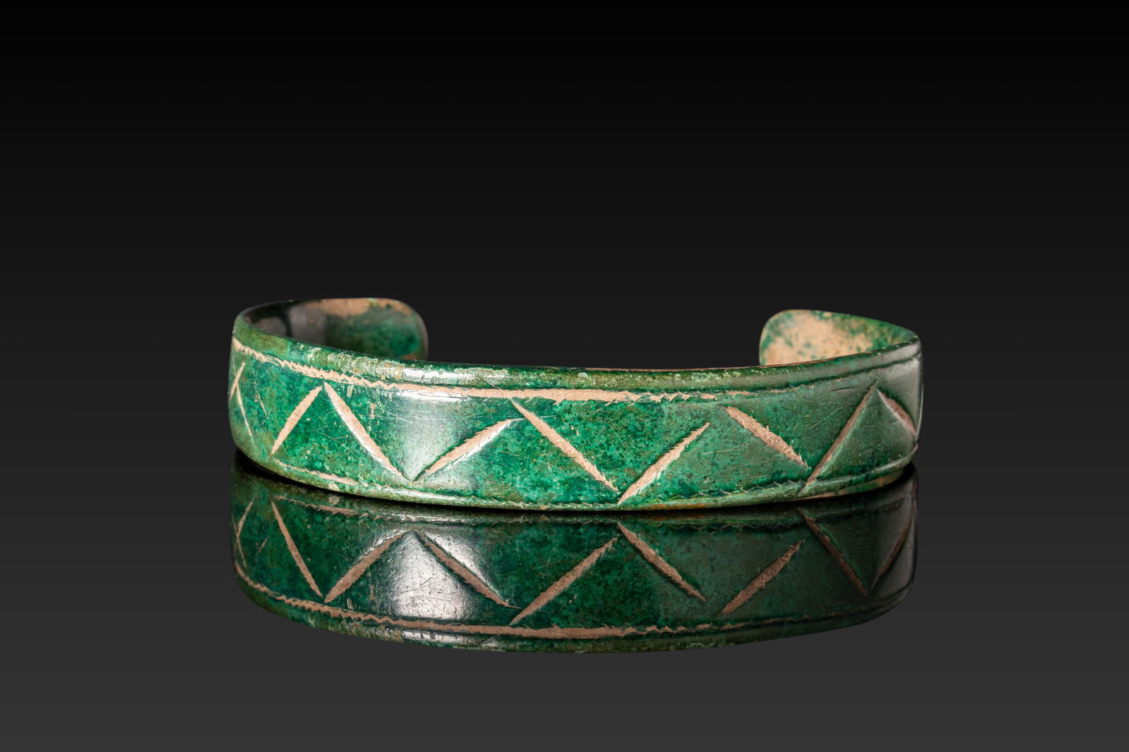 CELTIC BRONZE BRACELET WITH GEOMETRIC DECORATION (1 of 6)