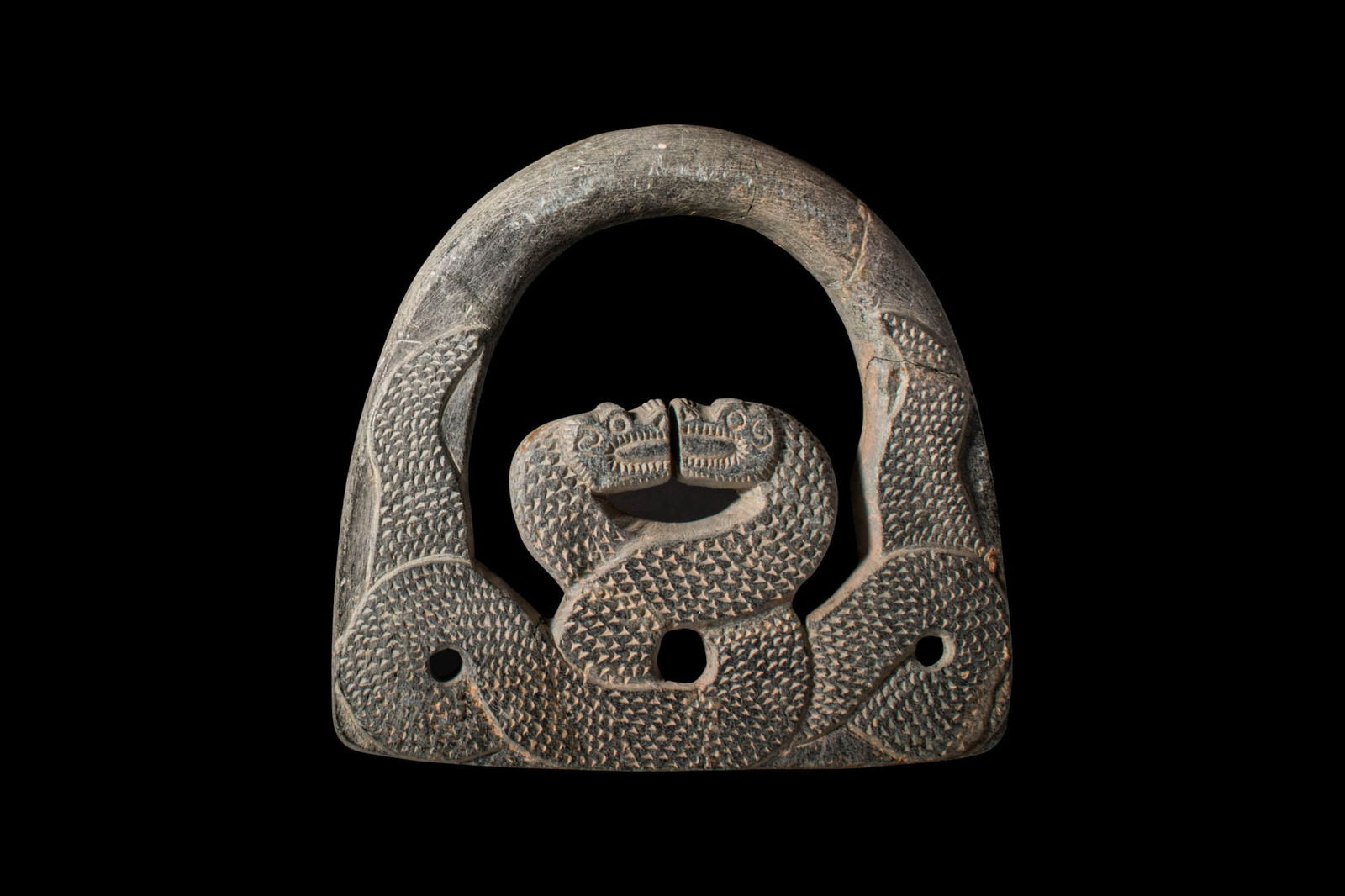 BACTRIAN CHLORITE 'HANDBAG' WEIGHT INTERLACED SERPENTS SHAPED (1 of 4)