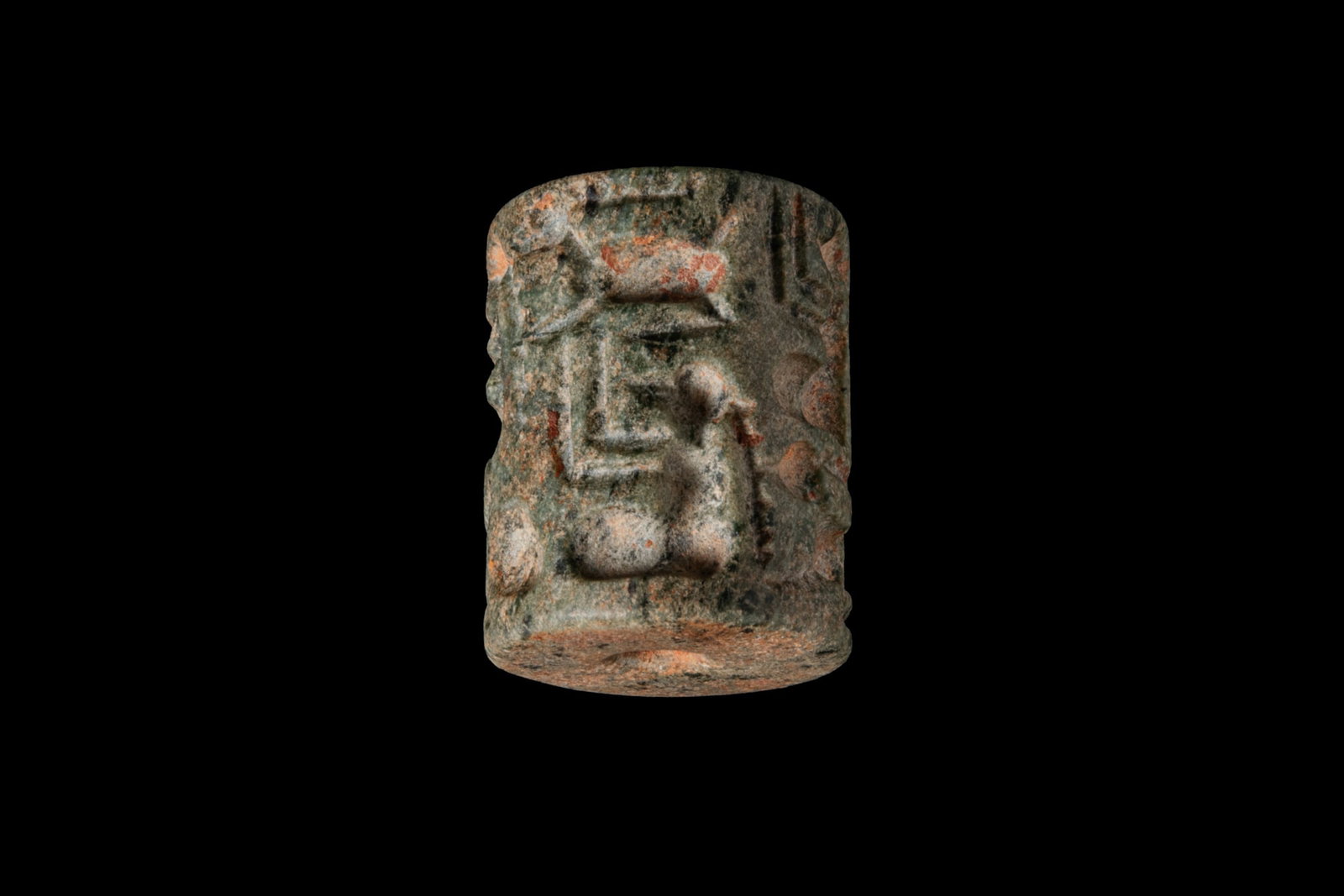 MESOPOTAMIAN GREEN STONE CYLINDER SEAL DEPICTING A SEATED FIGURES (1 of 5)