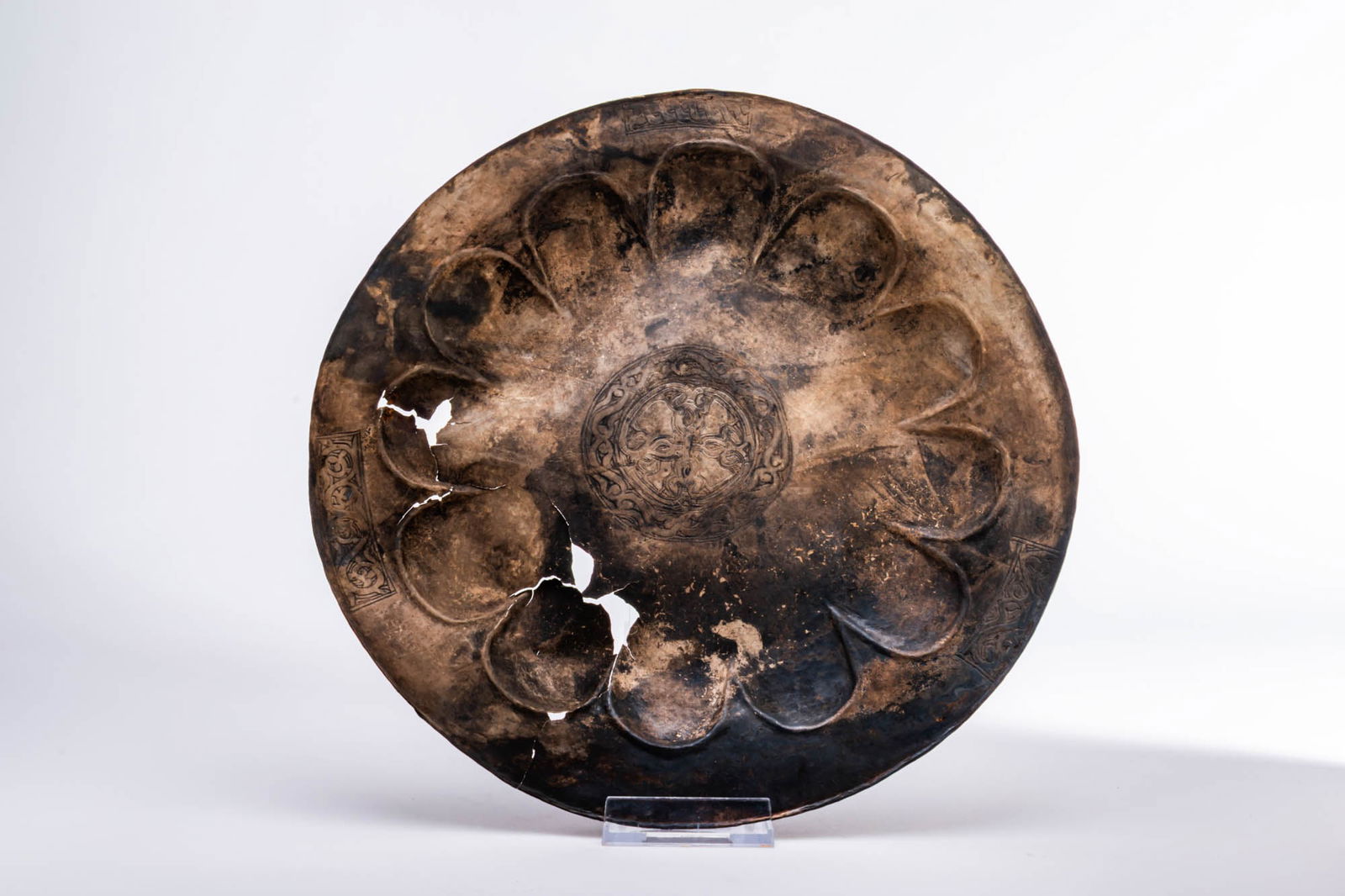 SCANDINAVIAN VIKING SILVER DISH WITH PETAL RELIEF AND BRAIDED FLORAL MOTIF (1 of 6)