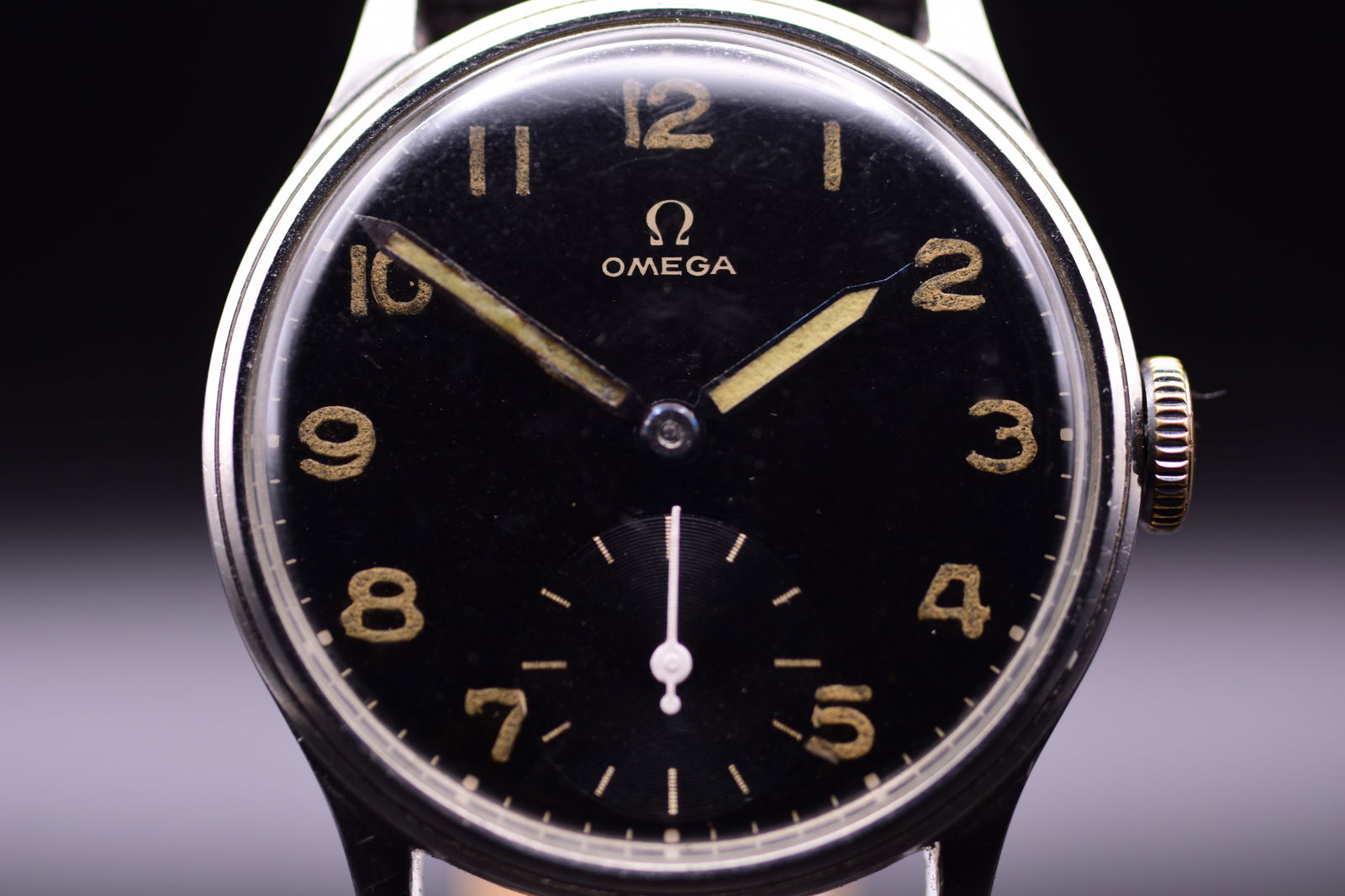 Omega Military Black Gilt Radium Dial Men's Wristwatch C.1939 - 2