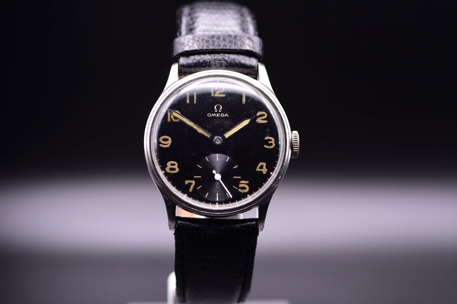 Omega Military Black Gilt Radium Dial Men's Wristwatch C.1939 - 5