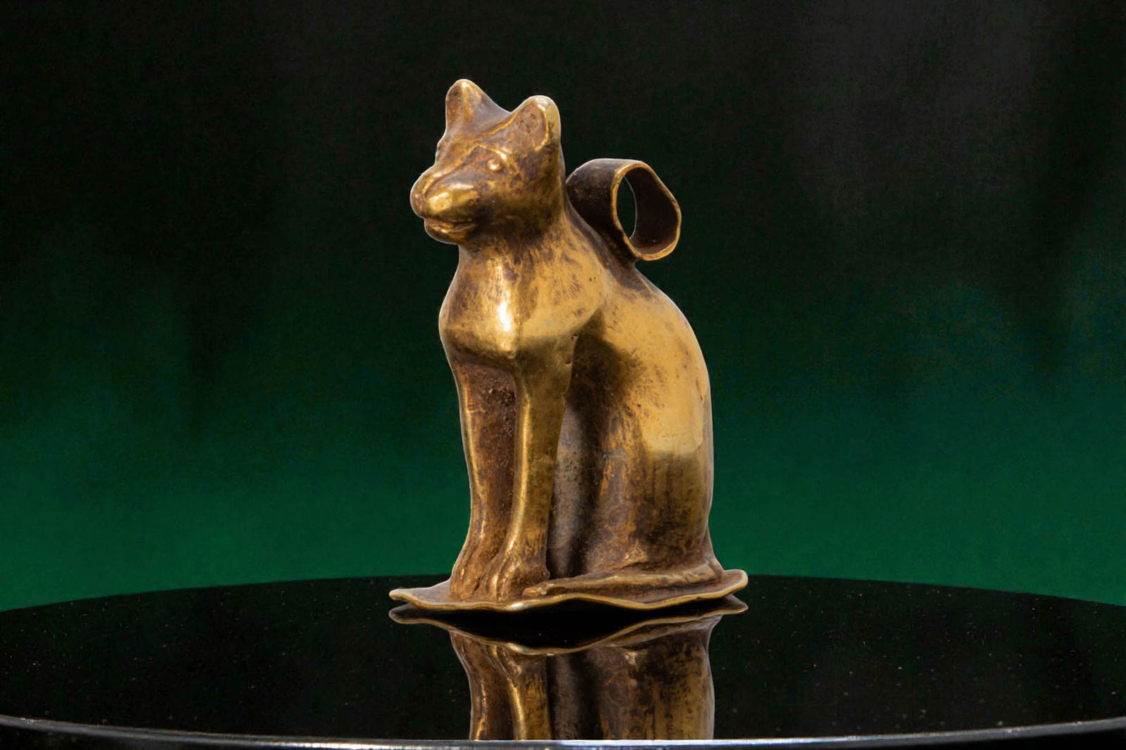 EGYPTIAN HIGH KARAT GOLD CAT PENDANT (1 of 6)