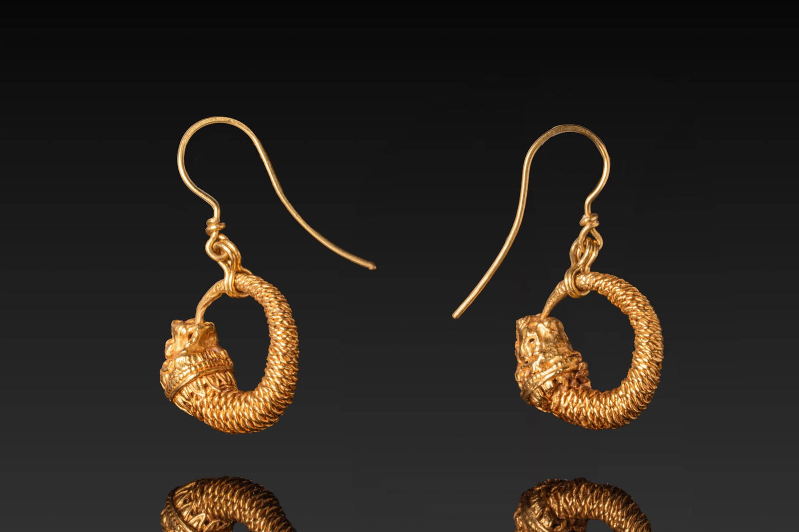 MATCHED PAIR OF HELLENISTIC HIGH KARAT GOLD LION-HEAD EARRINGS (1 of 8)