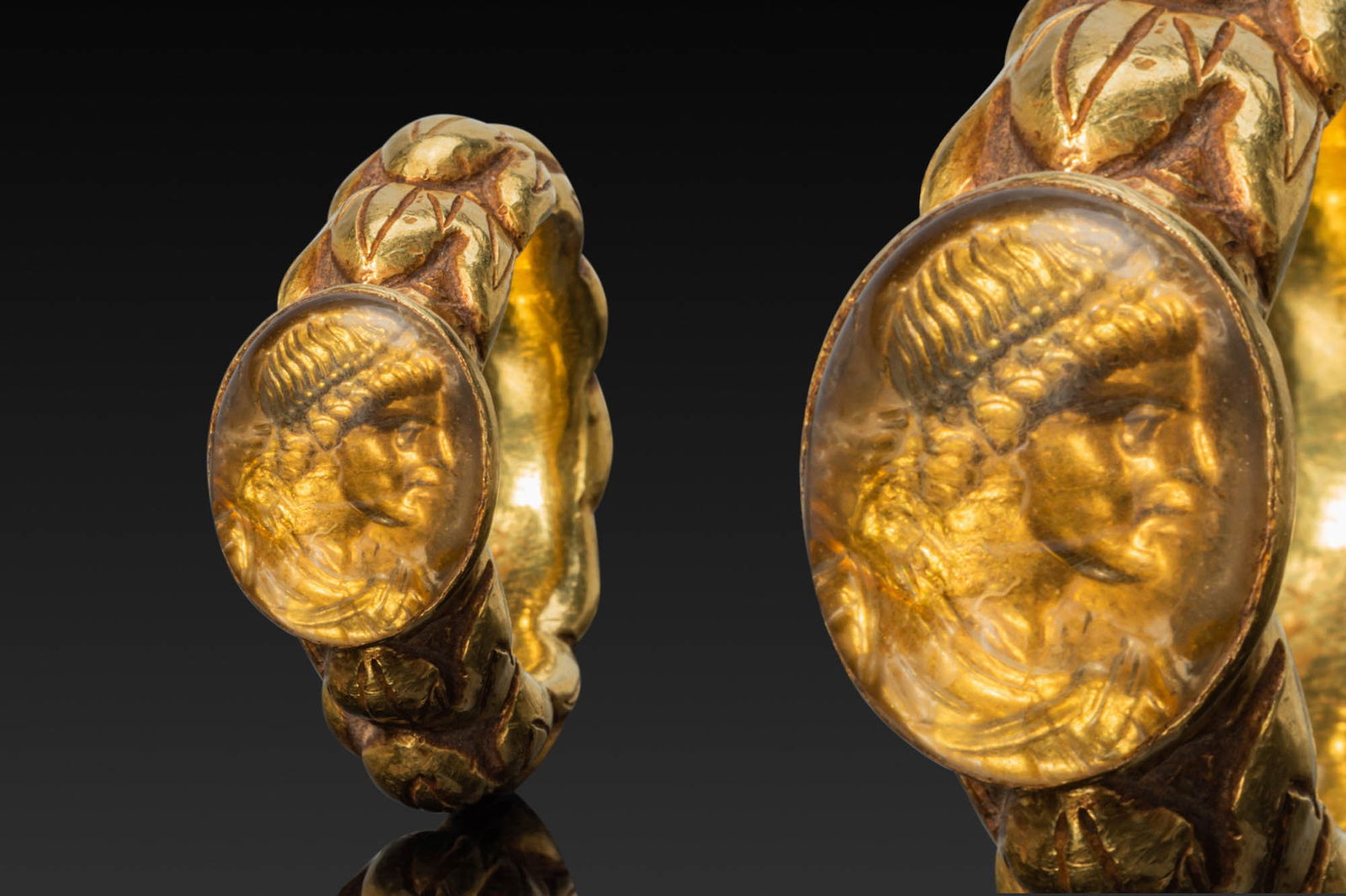 STUNNING ROMAN HIGH KARAT GOLD RING WITH HOLOGRAPHIC INTAGLIO OF APOLLO (1 of 6)