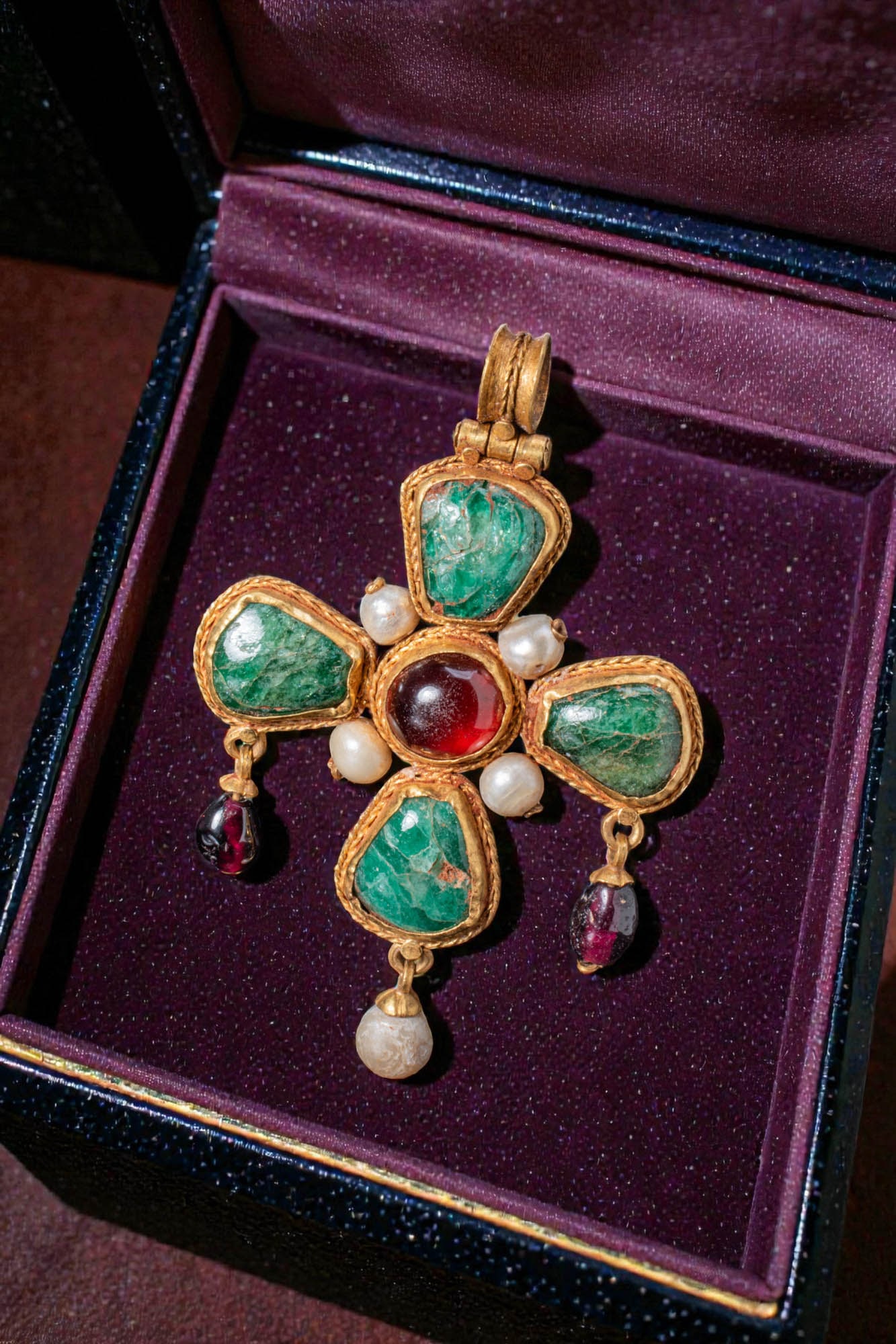 SUPERB BYZANTINE HIGH KARAT GOLD CROSS PENDANT WITH EMERALDS, GARNET AND PEARLS (1 of 4)