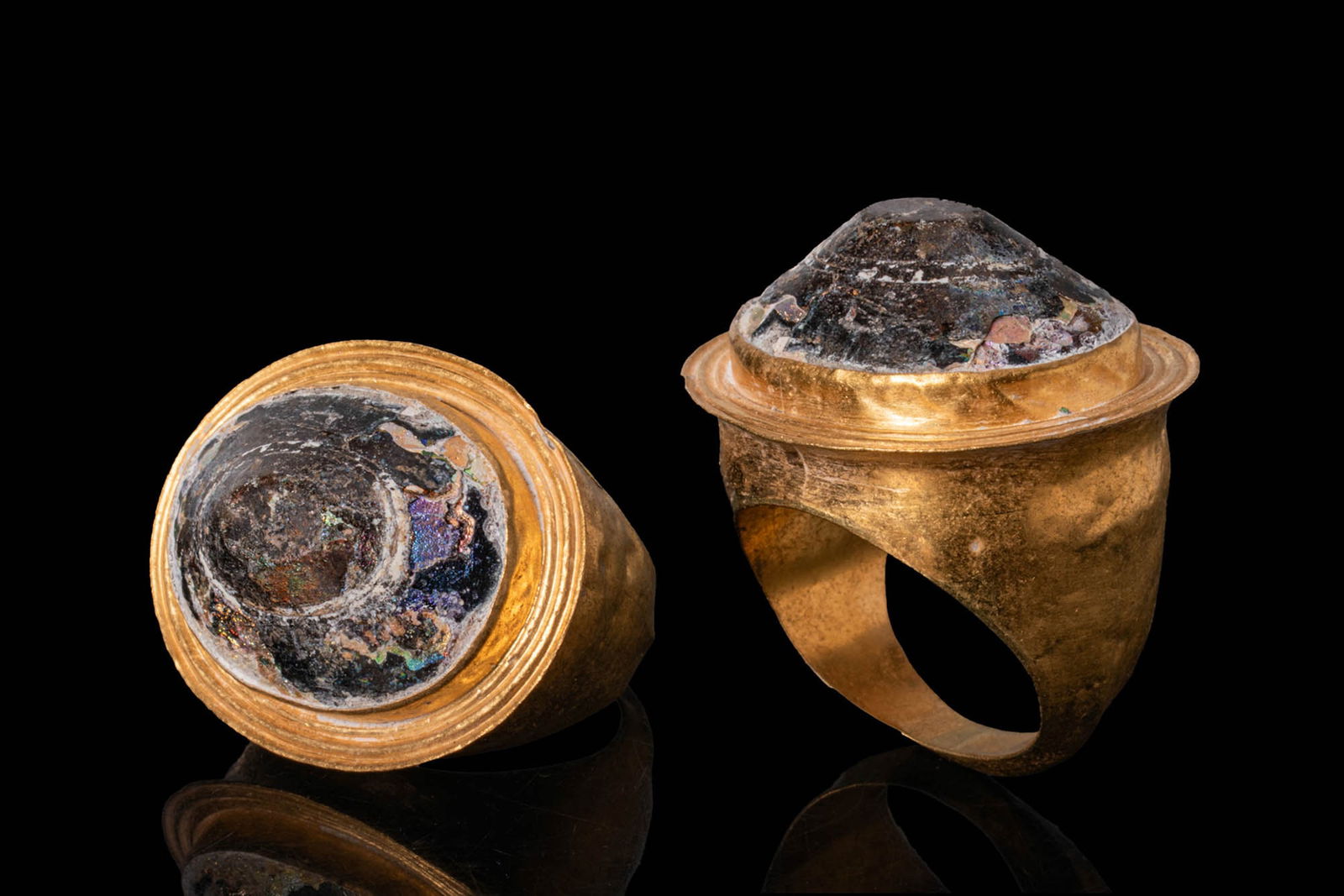 HUGE ROMAN HIGH KARAT GOLD RING WITH LARGE GLASS BEZEL (1 of 4)