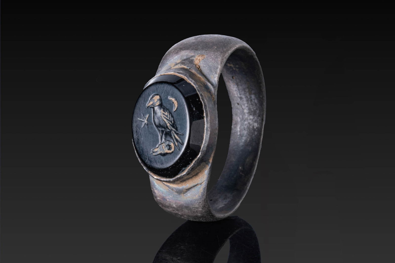 ROMAN INTAGLIO OF AN EAGLE GRASPING A RAM?S HEAD IN SILVER RING (1 of 4)