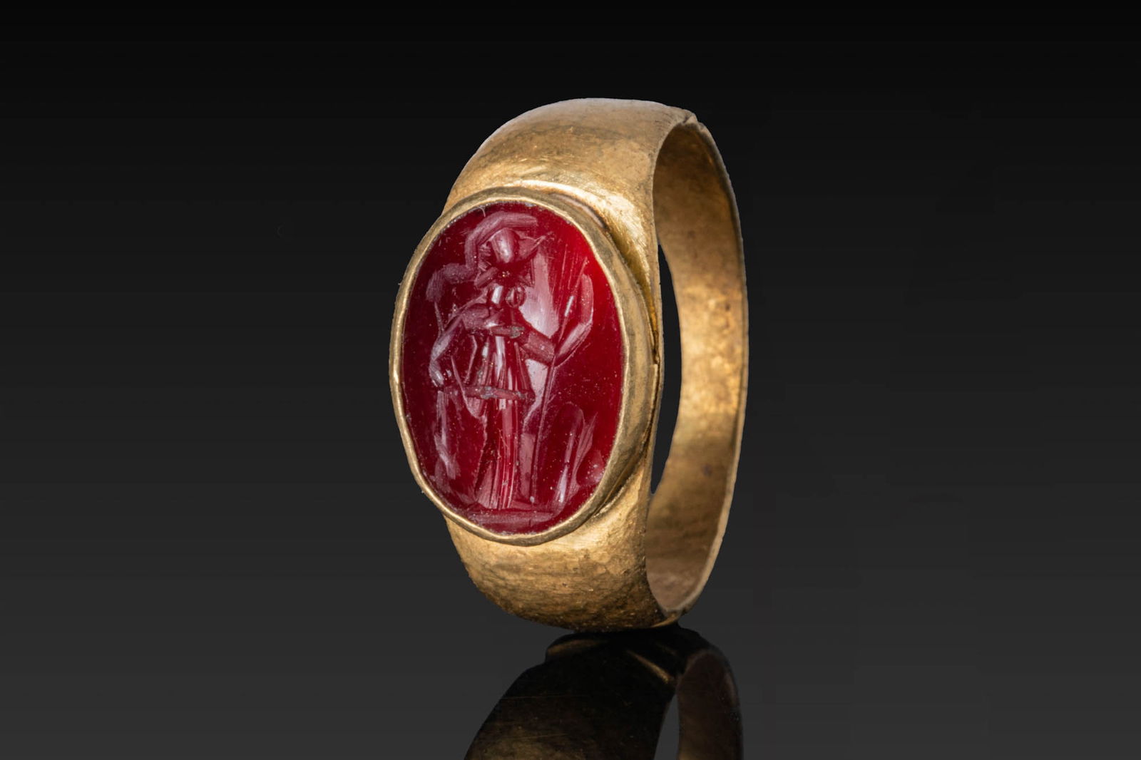 ROMAN HIGH KARAT GOLD RING WITH CARNELIAN INTAGLIO OF MINERVA (1 of 4)