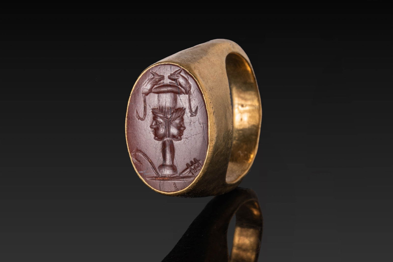ROMAN HIGH KARAT GOLD RING WITH RED JASPER INTAGLIO OF A DOUBLE-HEADED COLUMN AND MICE (1 of 5)