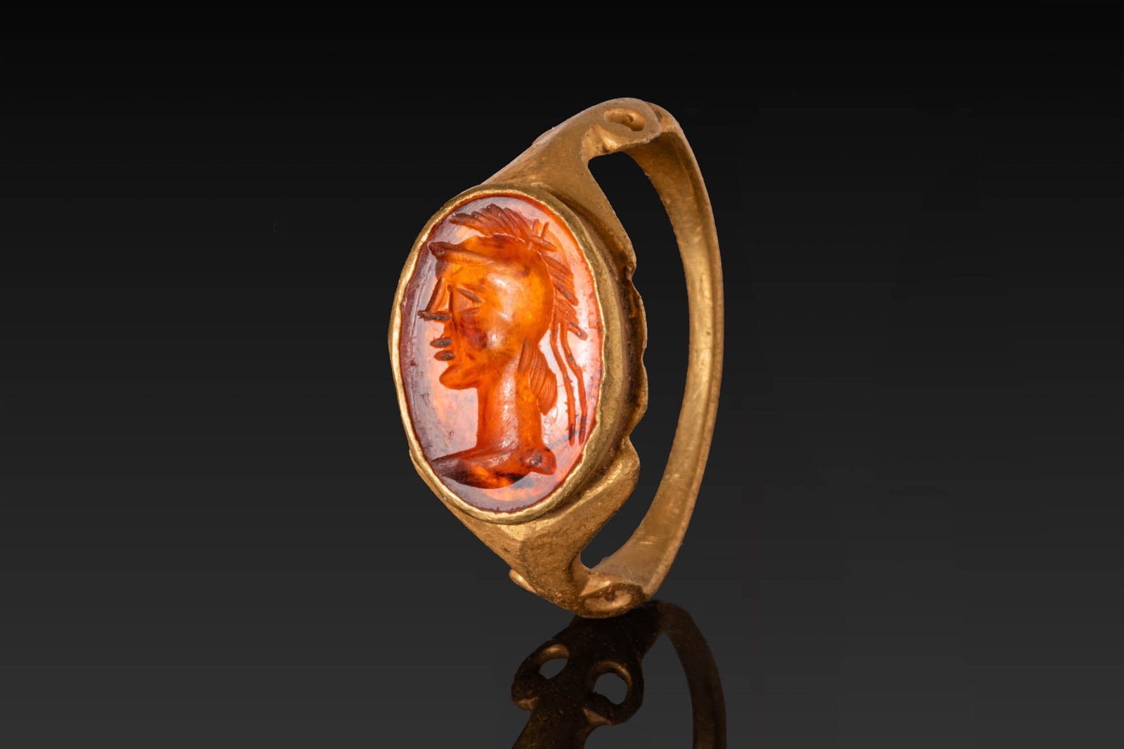ROMAN HIGH KARAT GOLD RING WITH CARNELIAN INTAGLIO OF MINERVA (1 of 5)