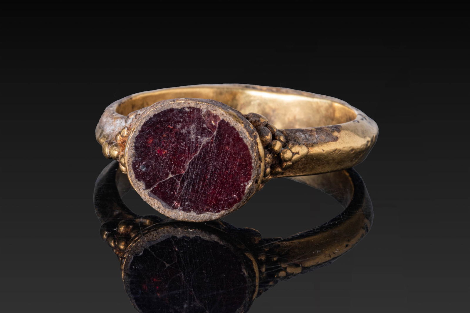 LATE ROMAN HIGH KARAT GOLD RING WITH RED GARNET AND GRANULATION (1 of 3)