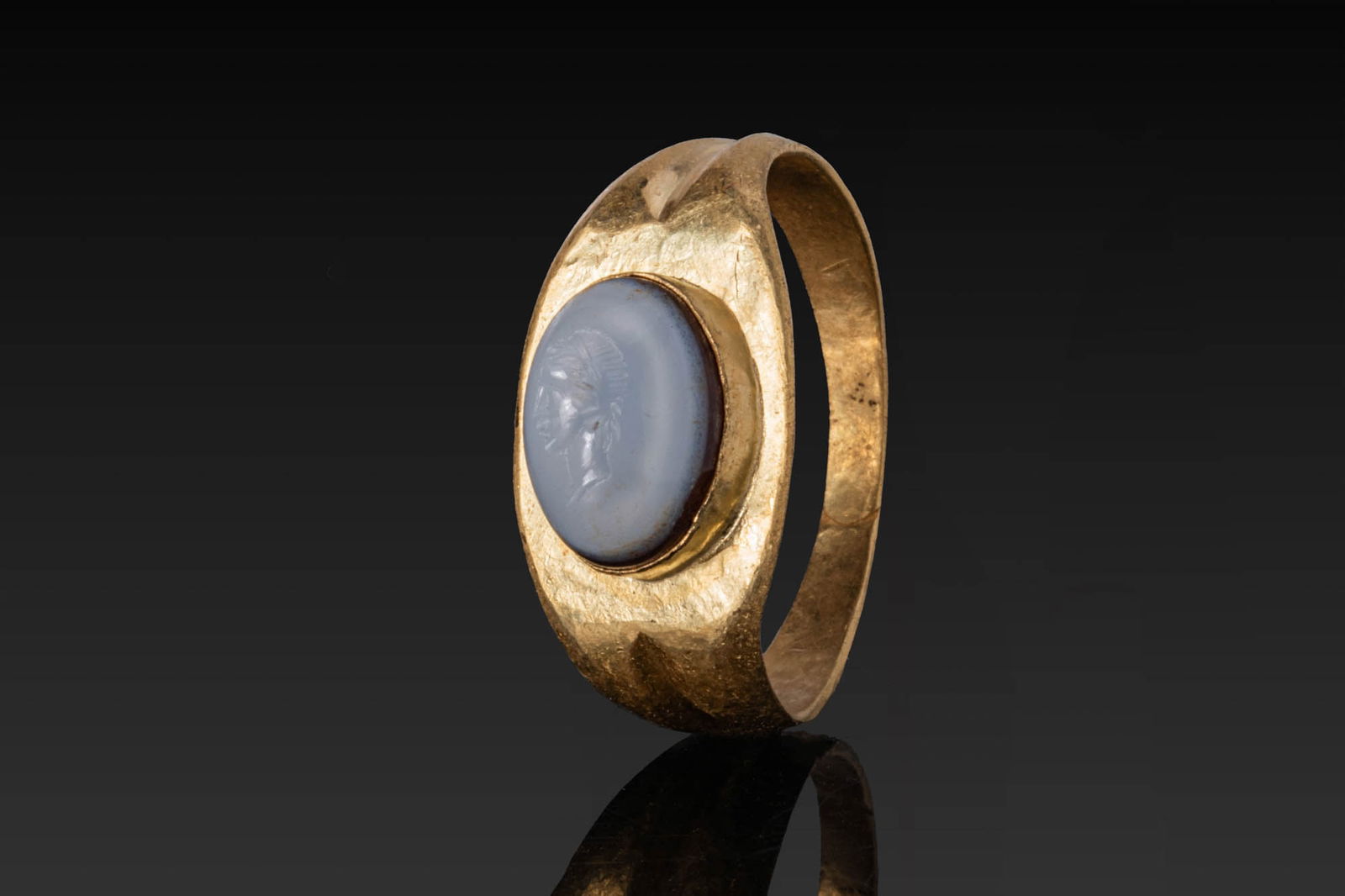 ROMAN HIGH KARAT GOLD RING WITH NICOLO INTAGLIO OF AN ATHLETE BUST (1 of 5)