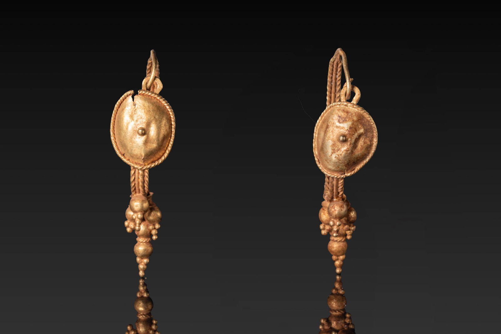 MATCHED PAIR OF ROMAN HIGH KARAT GOLD EARRINGS (1 of 7)