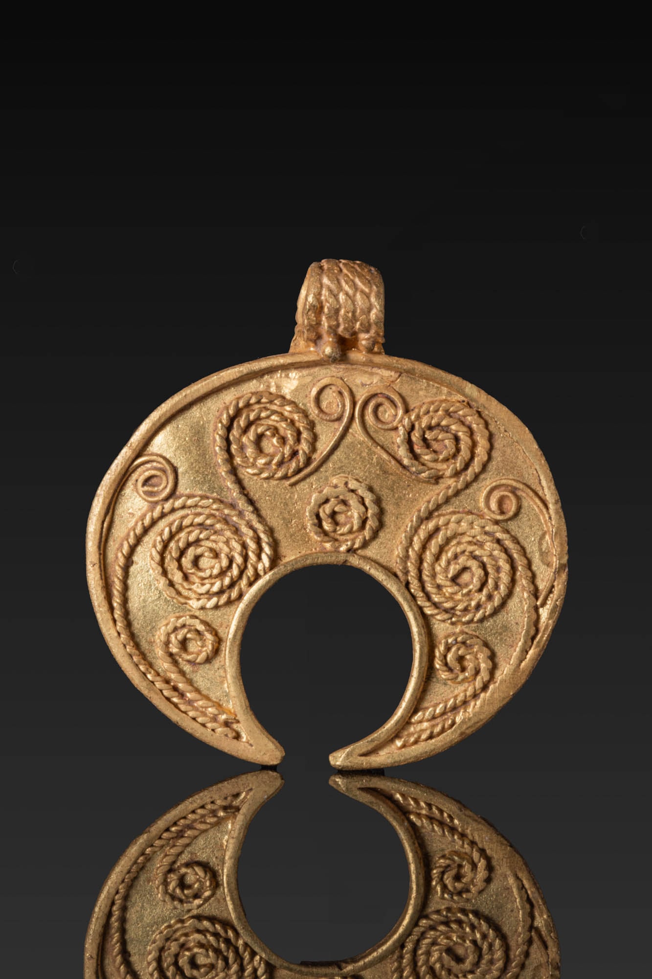 VIKING PERIOD HIGH KARAT GOLD LUNAR PENDANT (1 of 3)