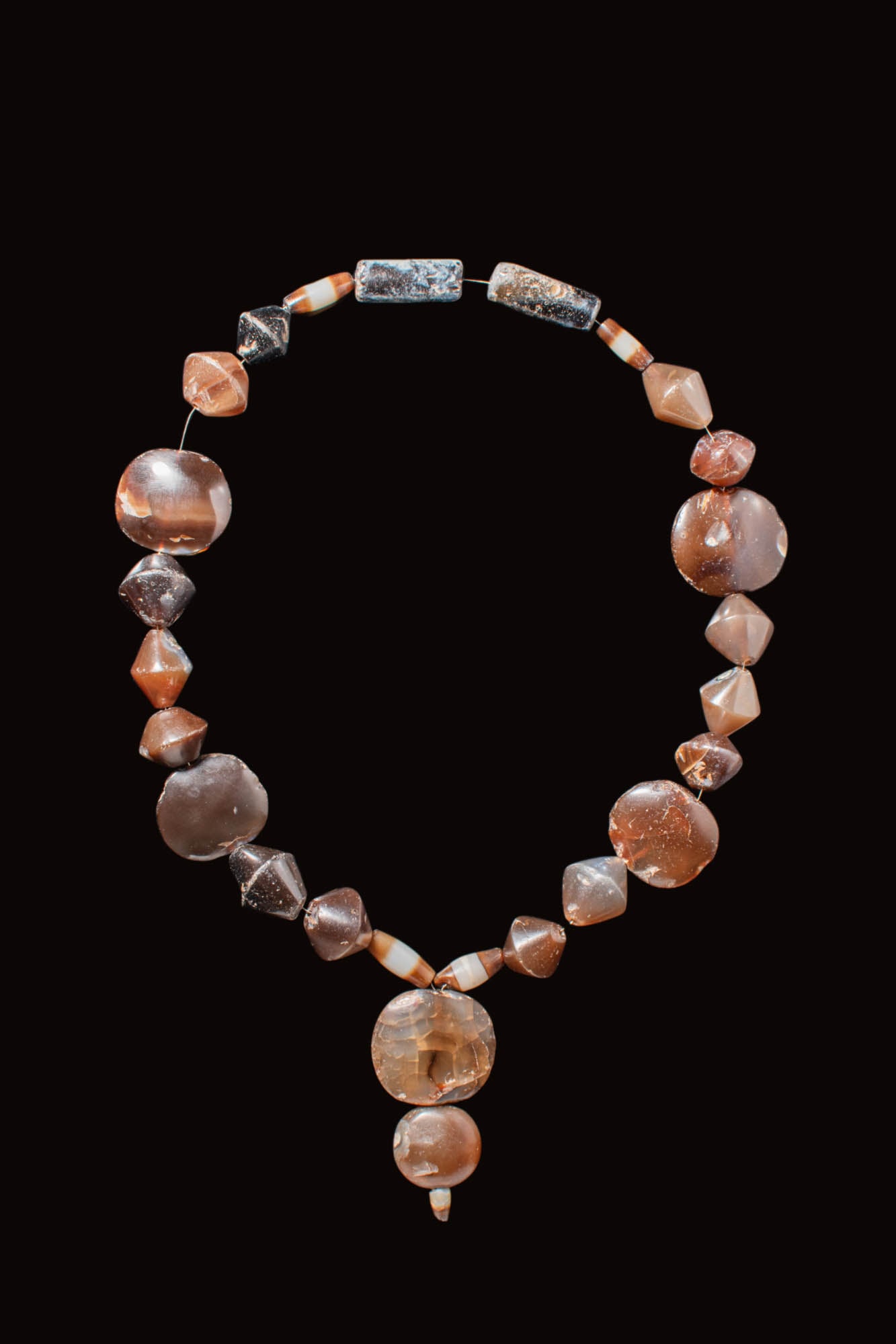 RARE BACTRIAN BANDED AGATE BEADED NECKLACE WITH LARGE CENTRAL PENDANT - EX BONHAMS (1 of 5)