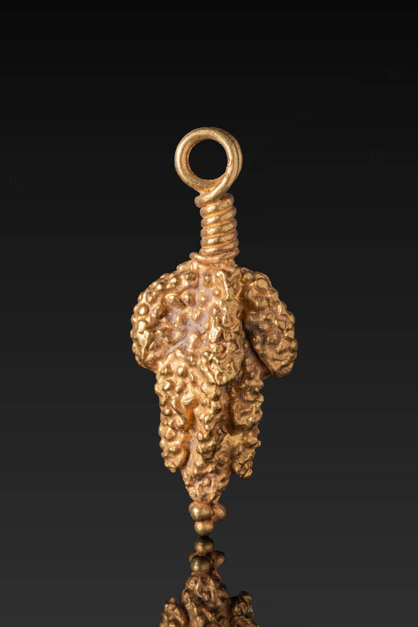 GREEK HIGH KARAT HIGH KARAT GOLD GRAPE PENDANT: Ca. 400 BC. A gold pendant in the form of a stylised bunch of grapes, finished with a tightly coiled wire and plain suspension loop at the top. For similar see: The Metropolitan Museum of Art, Object