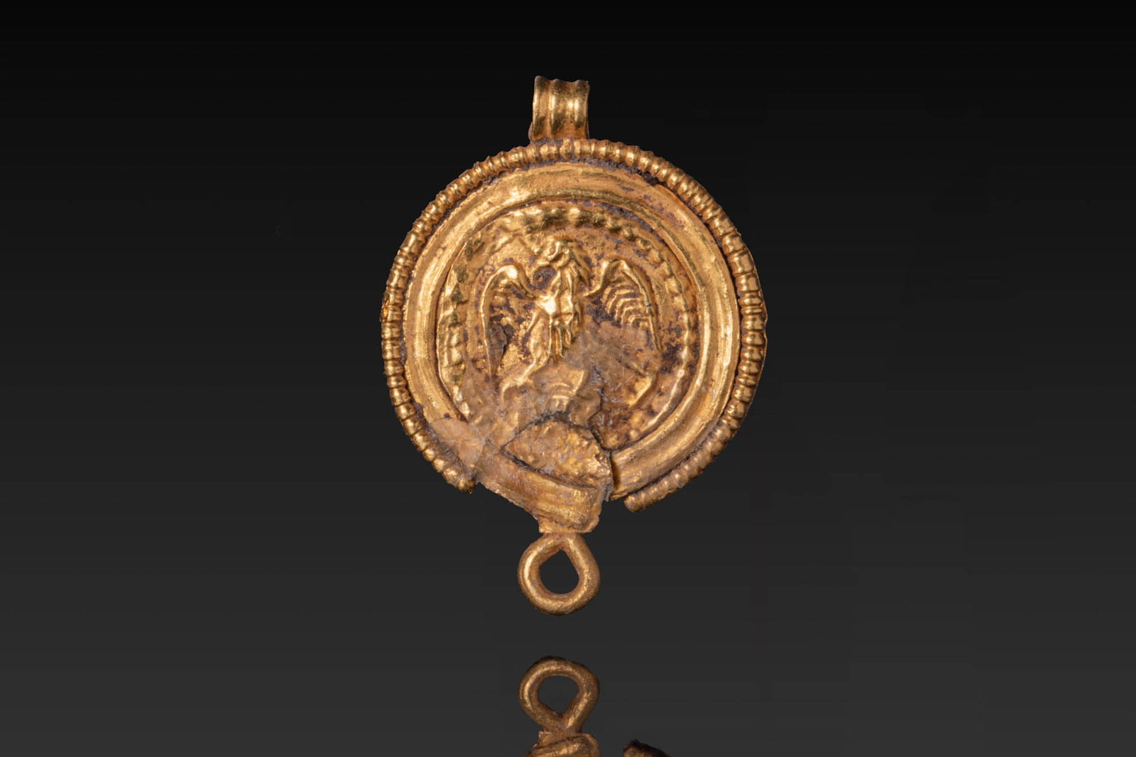 ROMAN HIGH KARAT GOLD DISC PENDANT WITH LEGIONARY EAGLE (1 of 6)
