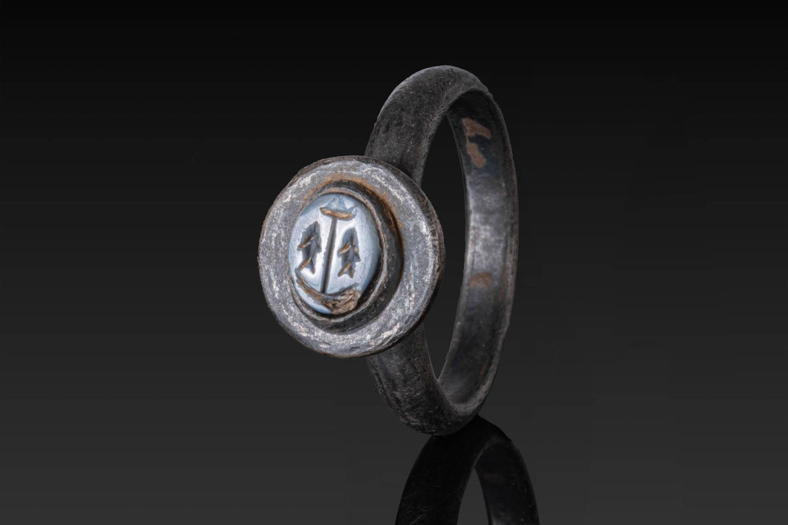 LATE ROMAN / EARLY CHRISTIAN NICOLO INTAGLIO OF FISH AND ANCHOR IN SILVER RING (1 of 4)