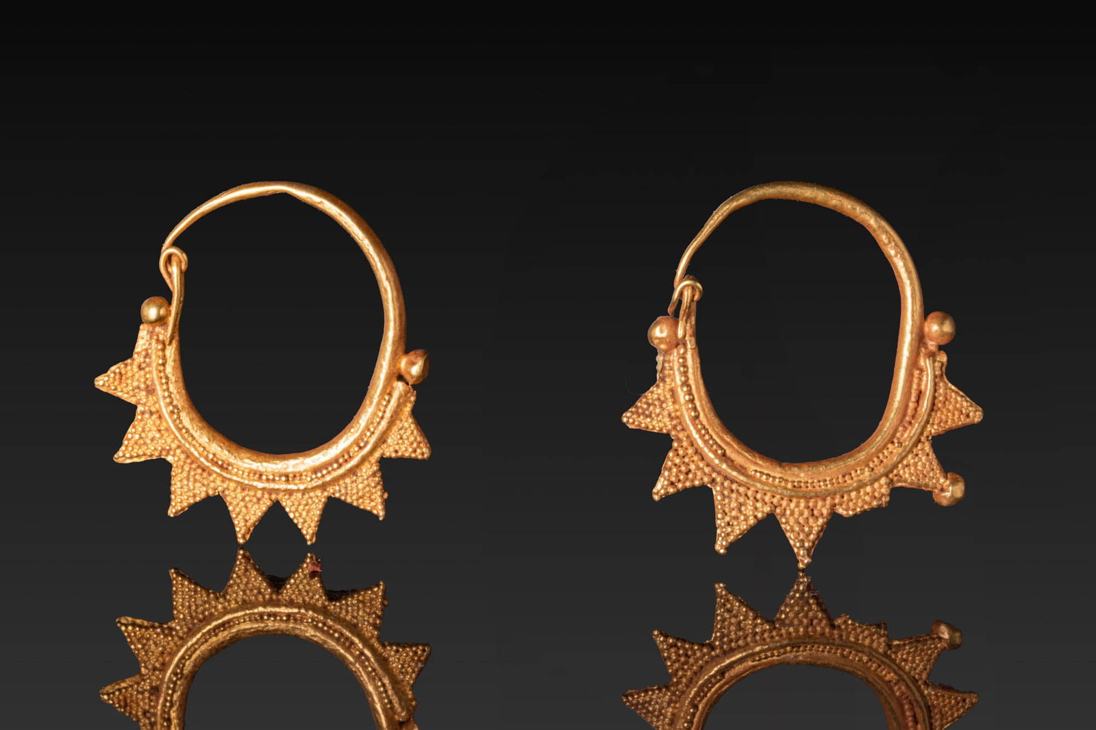 MATCHED PAIR OF BYZANTINE HIGH KARAT GOLD FILIGREE EARRINGS (1 of 3)