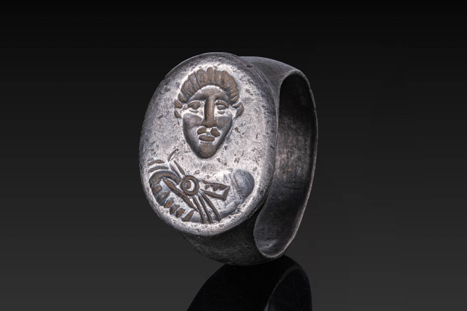 BYZANTINE SILVER RING WITH MILITARY SAINT (1 of 4)