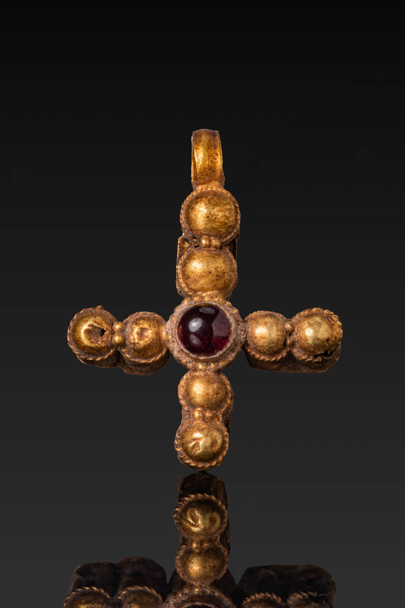 BYZANTINE HIGH KARAT HIGH KARAT GOLD CROSS WITH CENTRAL CABOCHON (1 of 3)