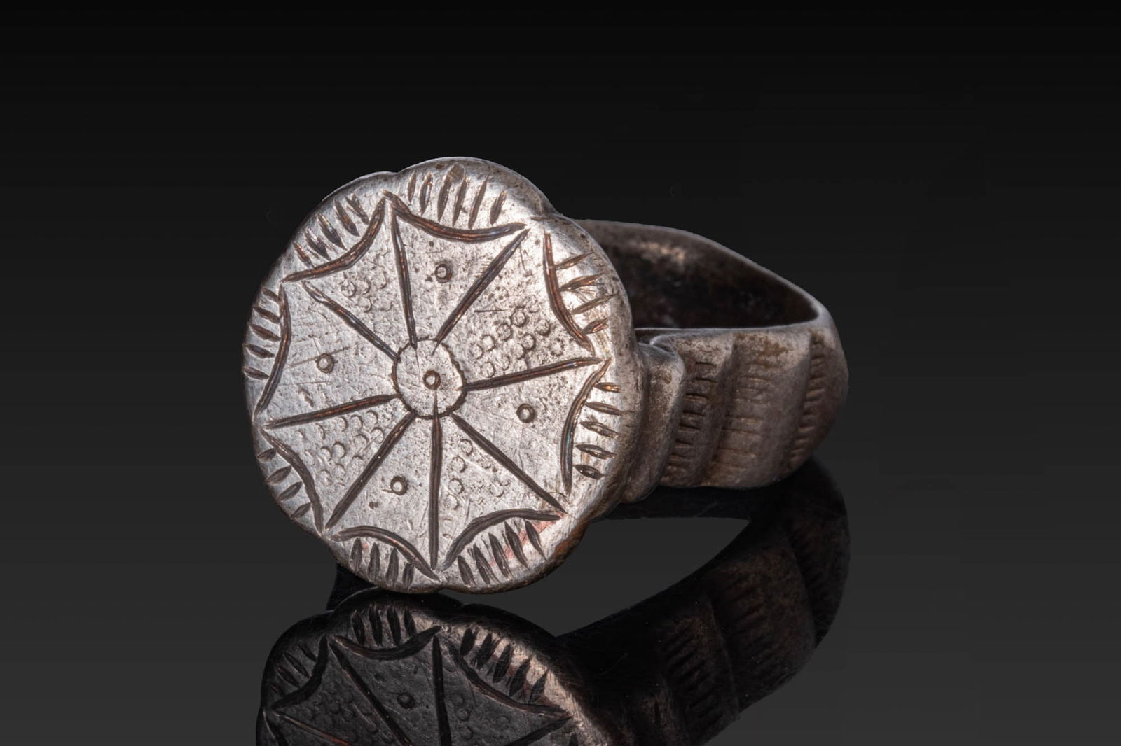 MEDIEVAL SILVER RING WITH A STYLISED FLOWER (1 of 5)