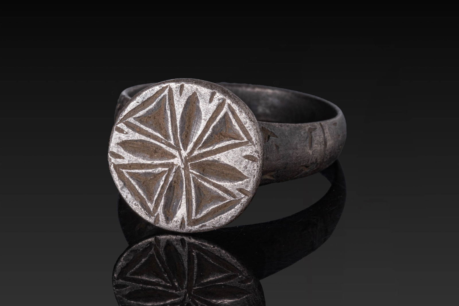 CRUSADER PERIOD SILVER RING WITH A CROSS (1 of 5)